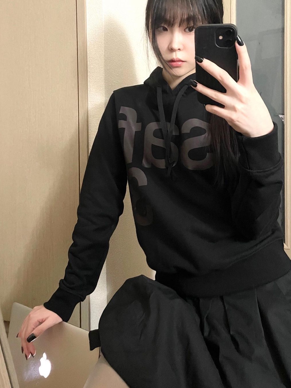[KREAM 단독] Safarispot Women 1/2 Basic Safari Hoodie Black, [KREAM 단독] Safarispot Basic Safari Hoodie Black 착용 스타일 - 1