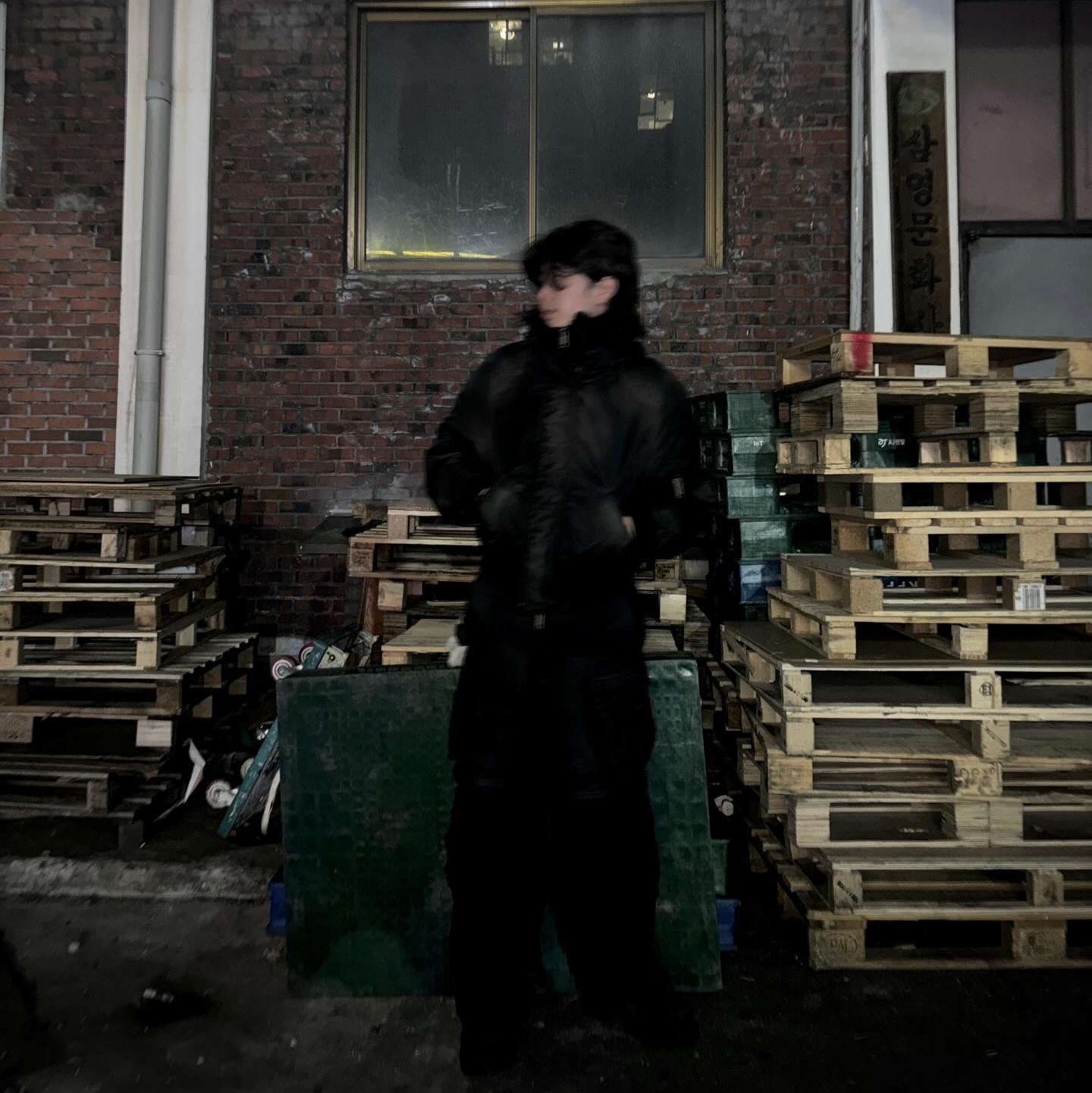 Project G/R N2B Vintage Jacket Black, Project G/R Oversized Convertible Cargo Pants Coated Black 착용 스타일 - 9