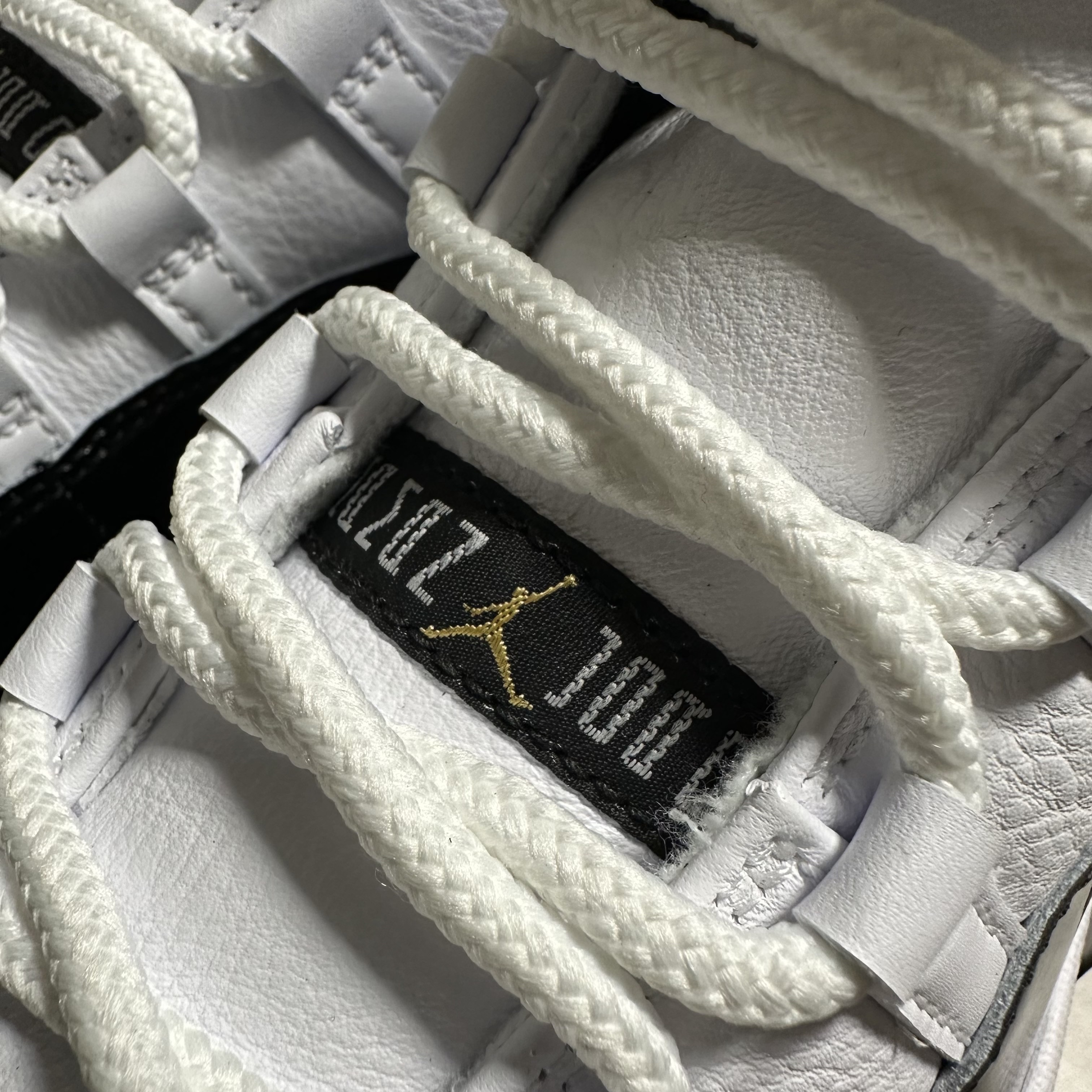 Jordan 11 Retro Gratitude 착용 스타일 - 2