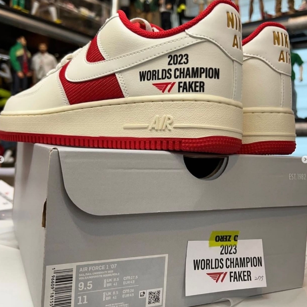 Nike Air Force 1 '07 Sail University Red 착용 스타일