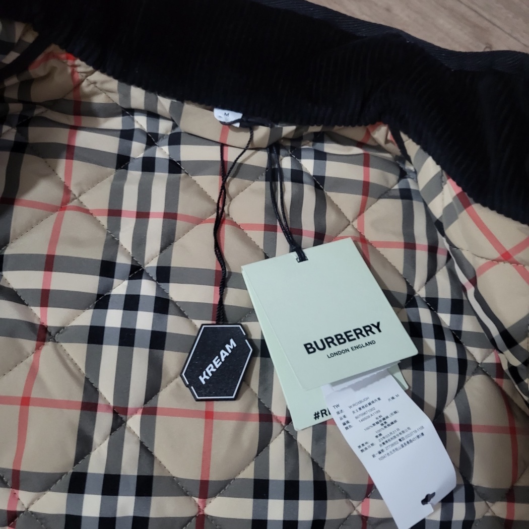 (W) Burberry Diamond Quilted Long Nylon Jacket Black 착용 스타일 - 3