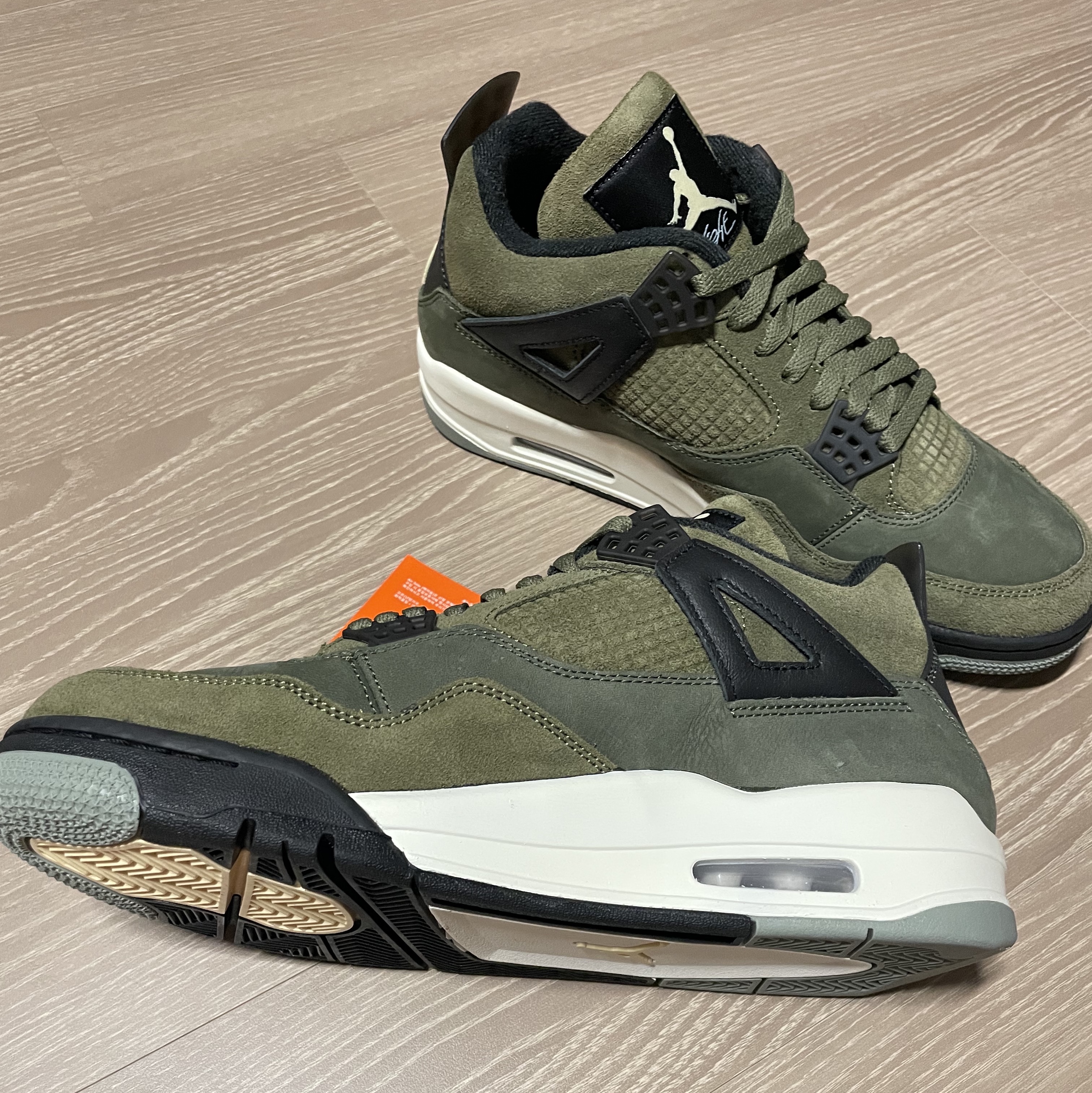 Jordan 4 Retro SE Craft Medium Olive 착용 스타일 - 4