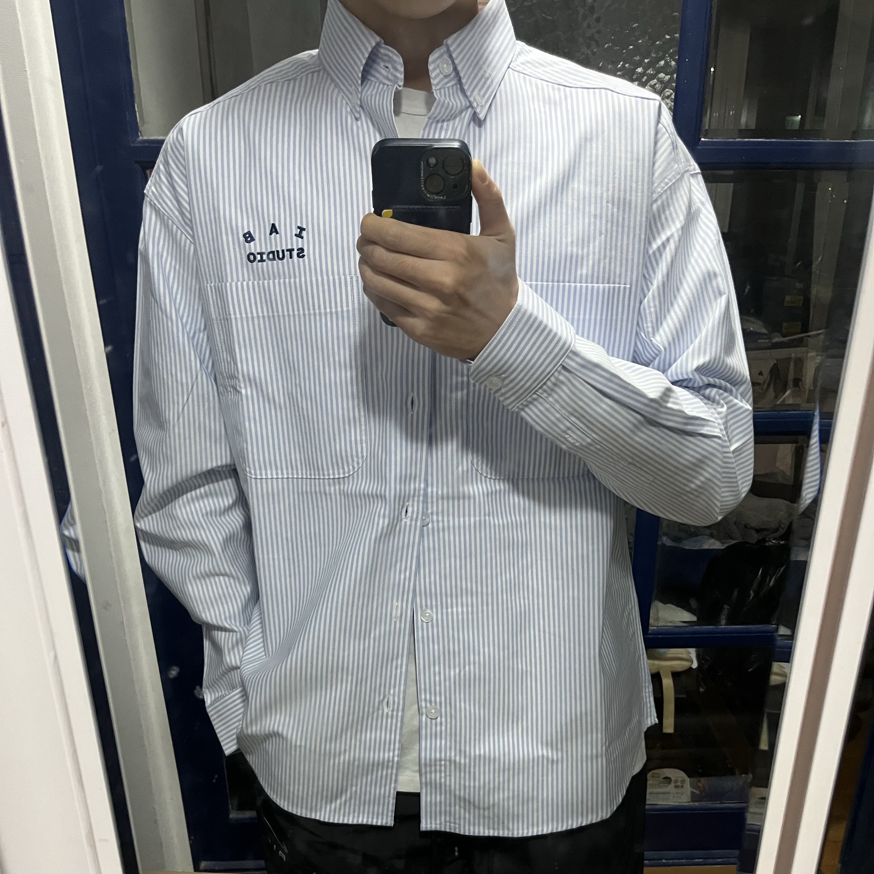 IAB Studio Worksout 20th Anniversary Work Shirt Blue Stripe 착용 스타일