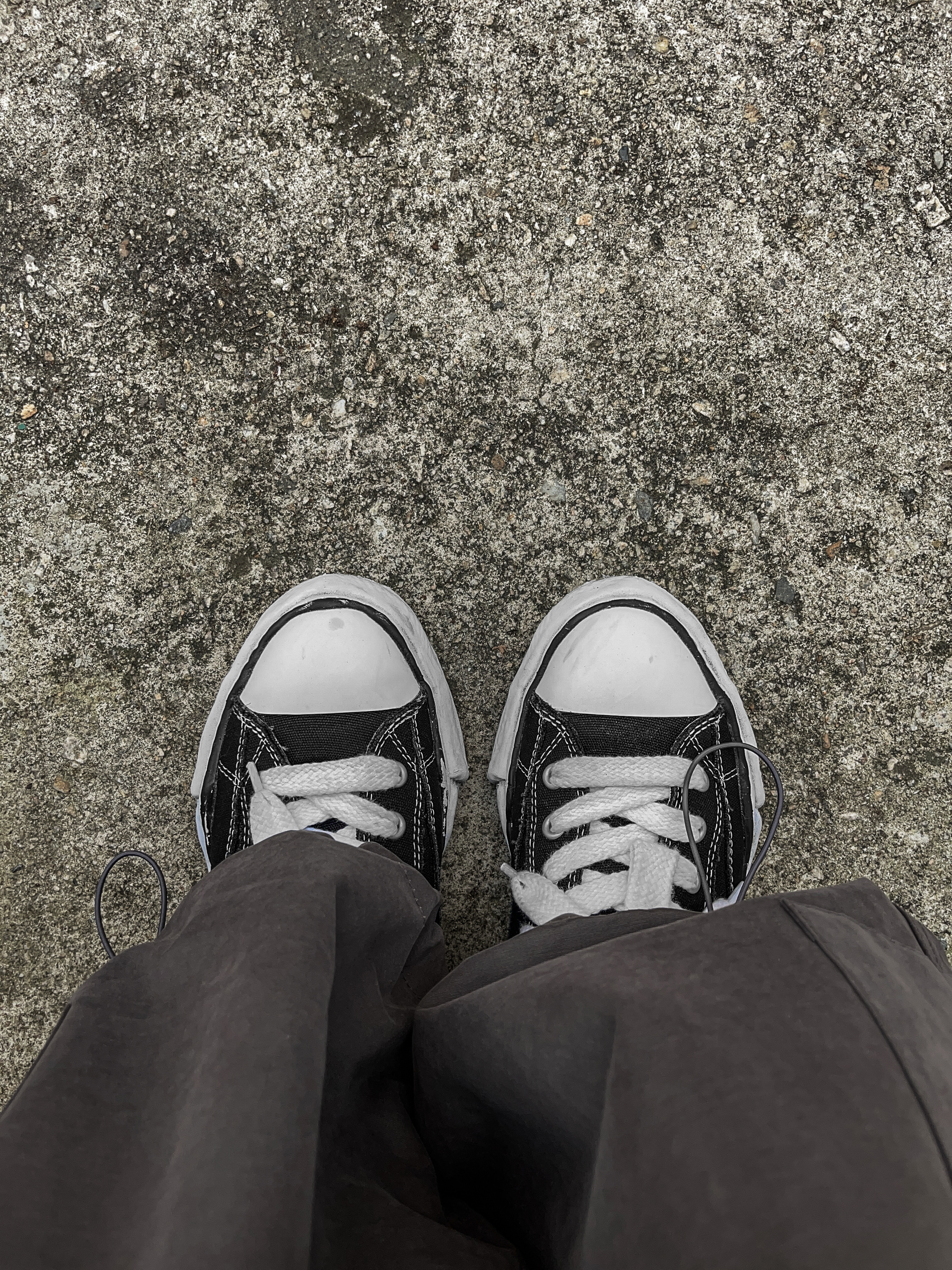 Maison Mihara Yasuhiro Peterson OG Sole Canvas Low Sneakers Black 착용 스타일 - 4