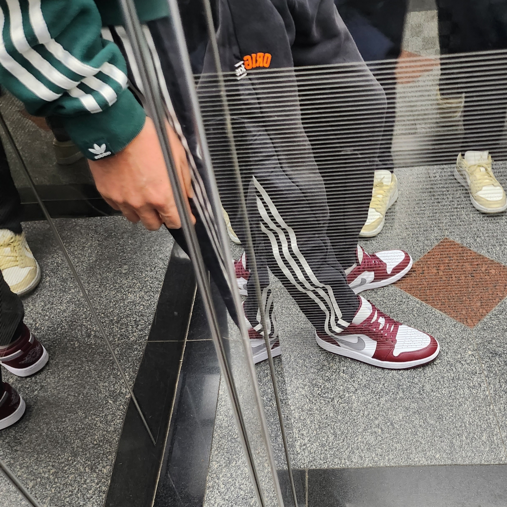 Jordan 1 Low Cherrywood Red, (W) Jordan 1 Low SE Team Gold Sail 착용 스타일