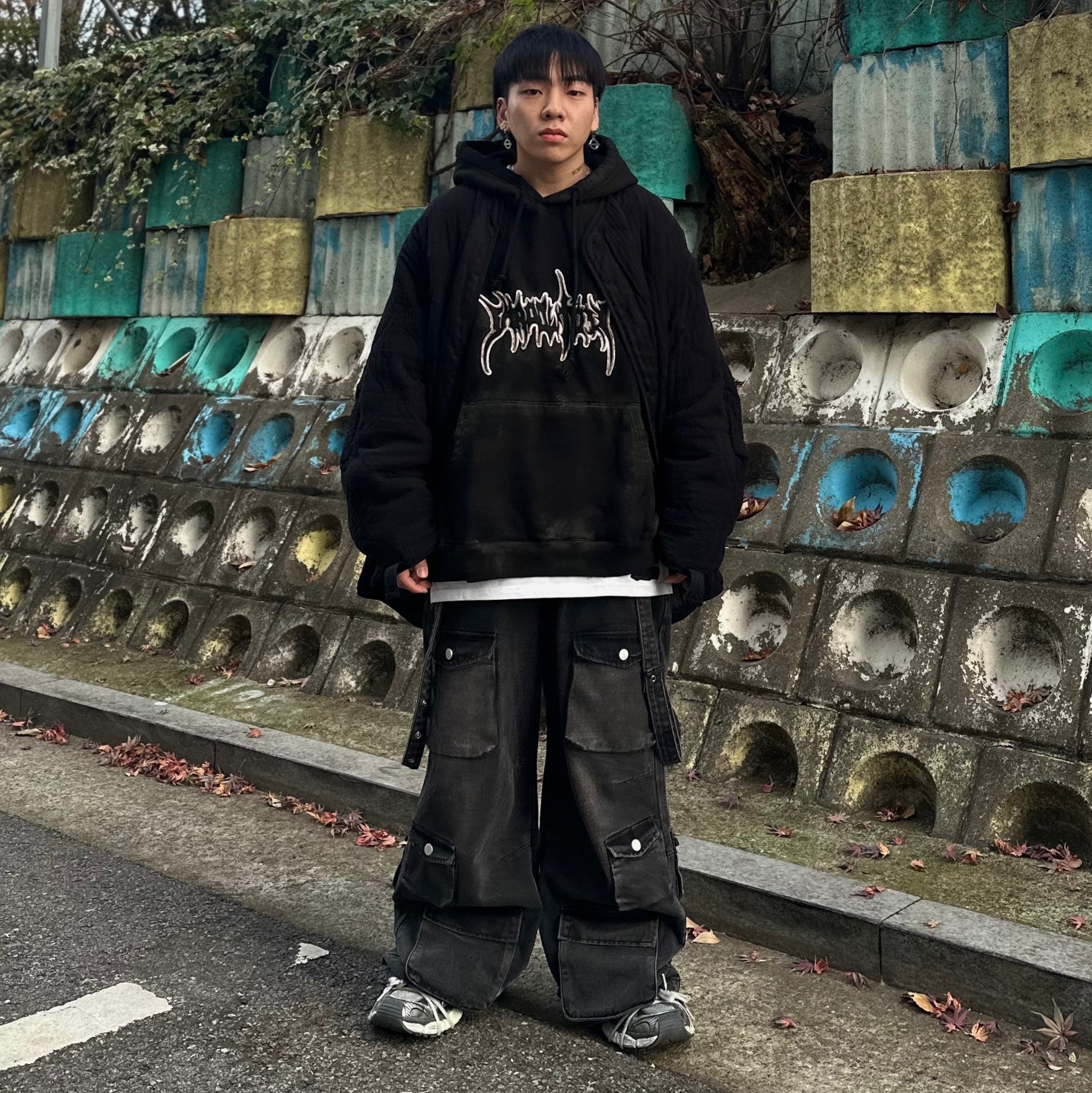 Balenciaga 3XL Sneakers Grey White Red 착용 스타일