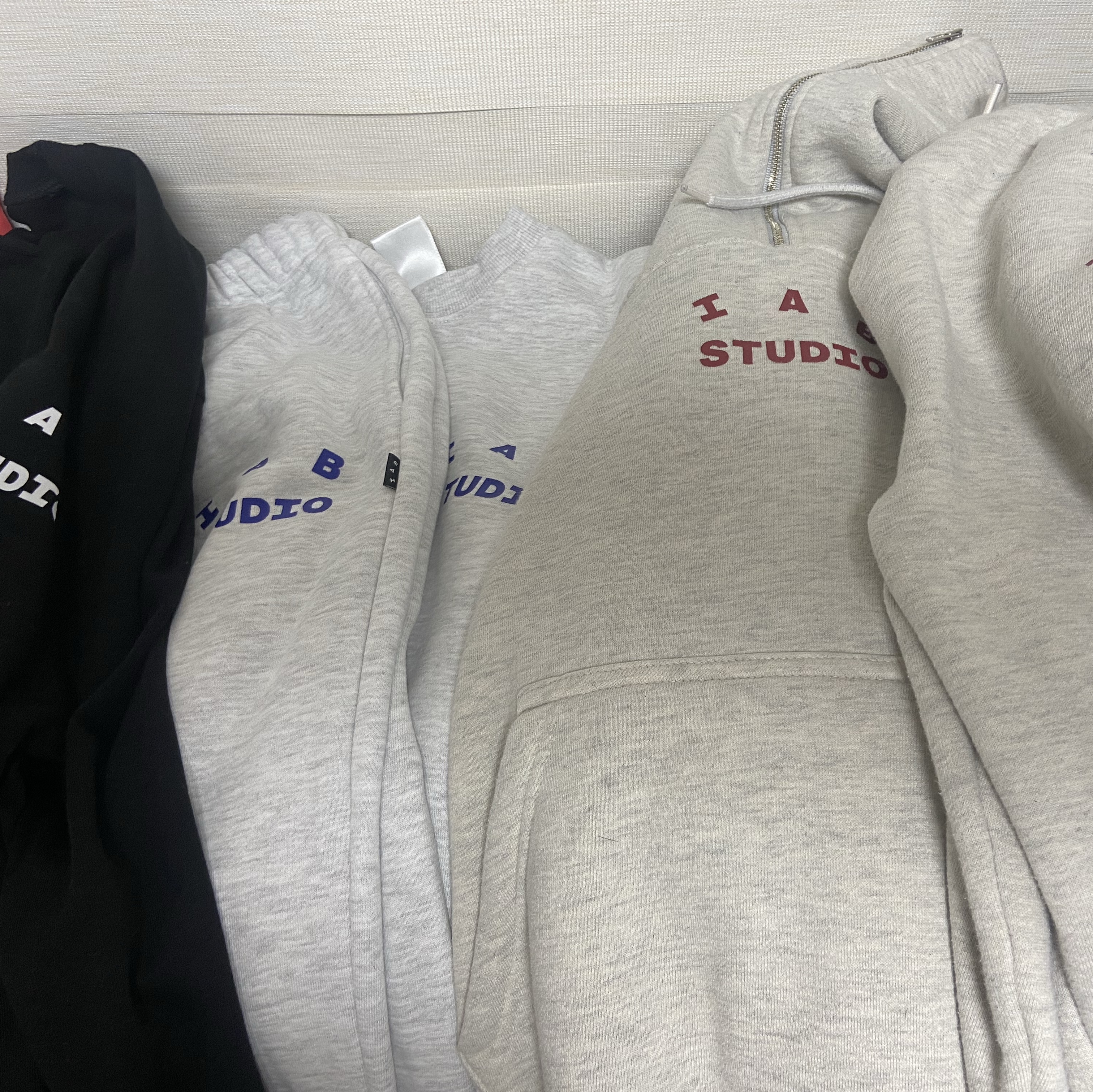 IAB Studio Sweatshirt Light Gray - 23FW, IAB Studio Half Zip-Up Oatmeal Burgundy 착용 스타일