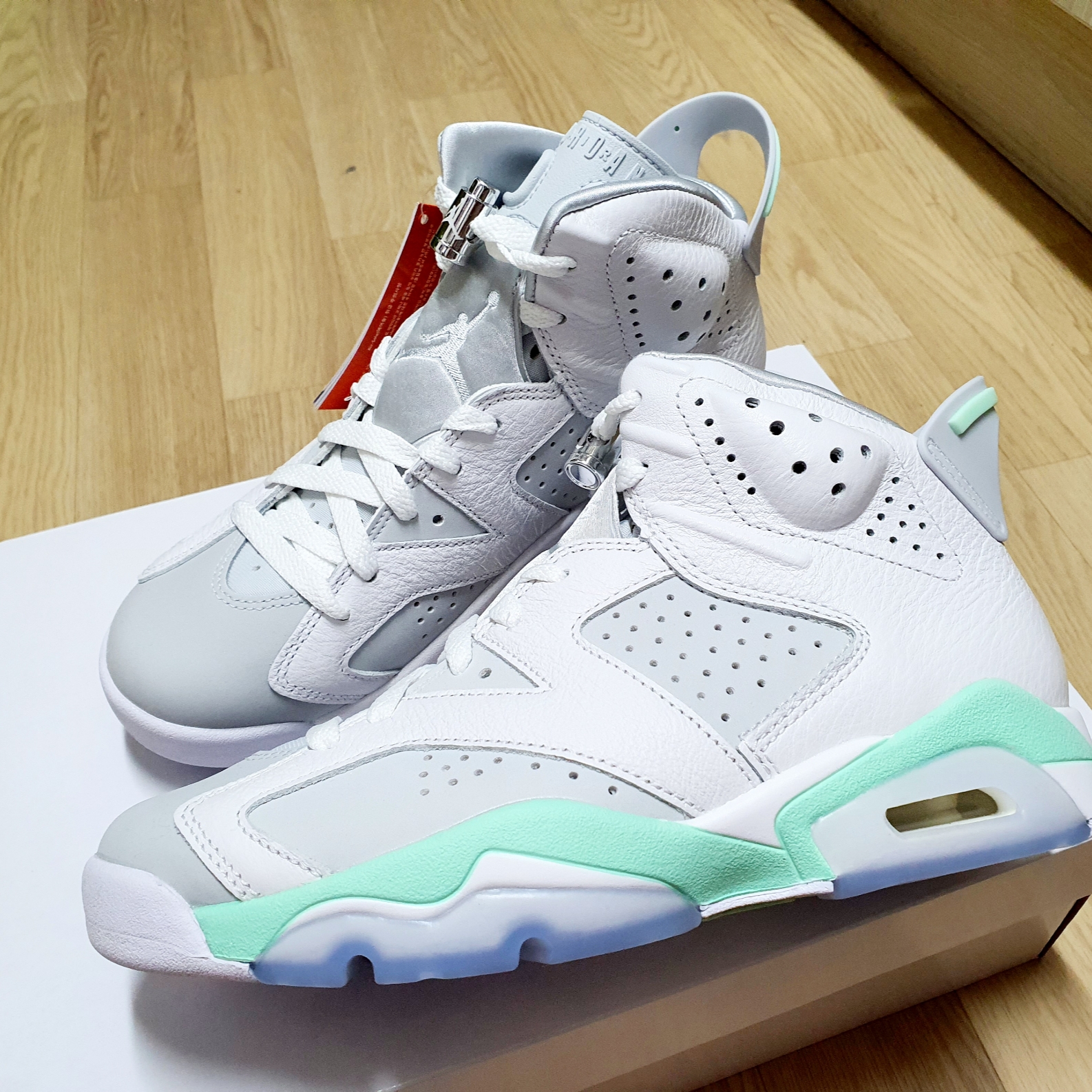 (W) Jordan 6 Retro Mint Foam 착용 스타일