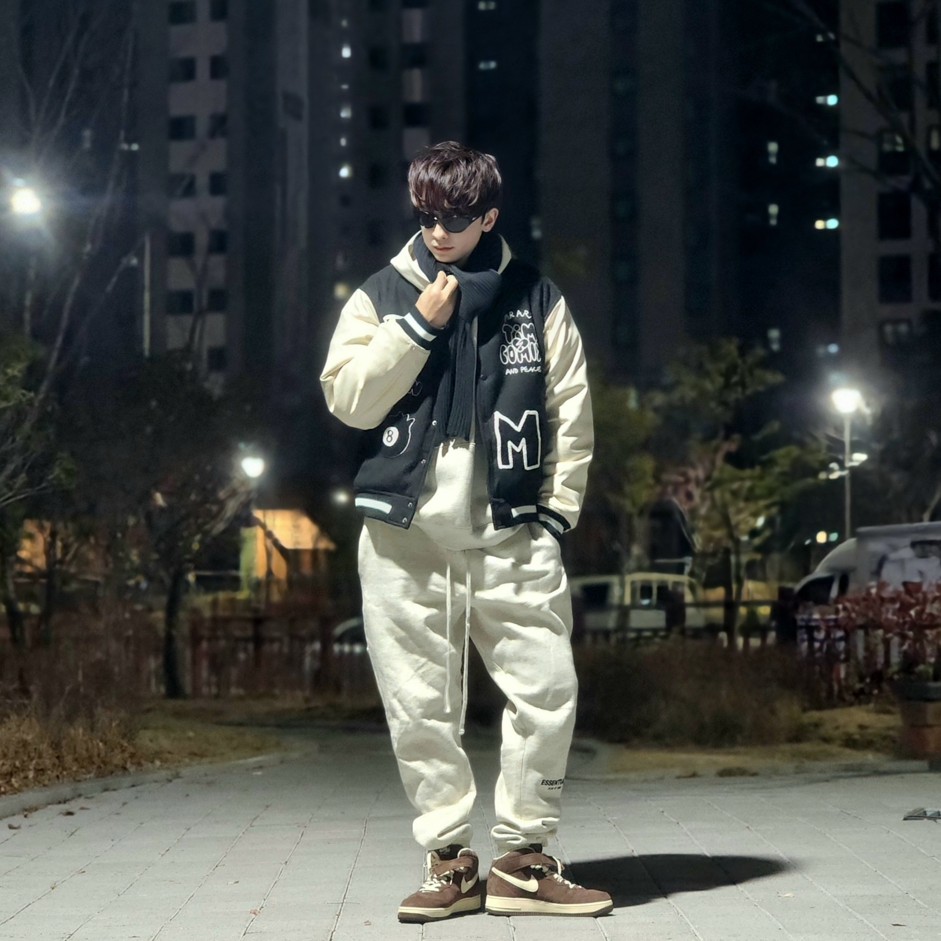 Essentials The Core Collection Hoodie Light Oatmeal, Essentials The Core Collection Sweatpants Light Oatmeal 착용 스타일 - 5