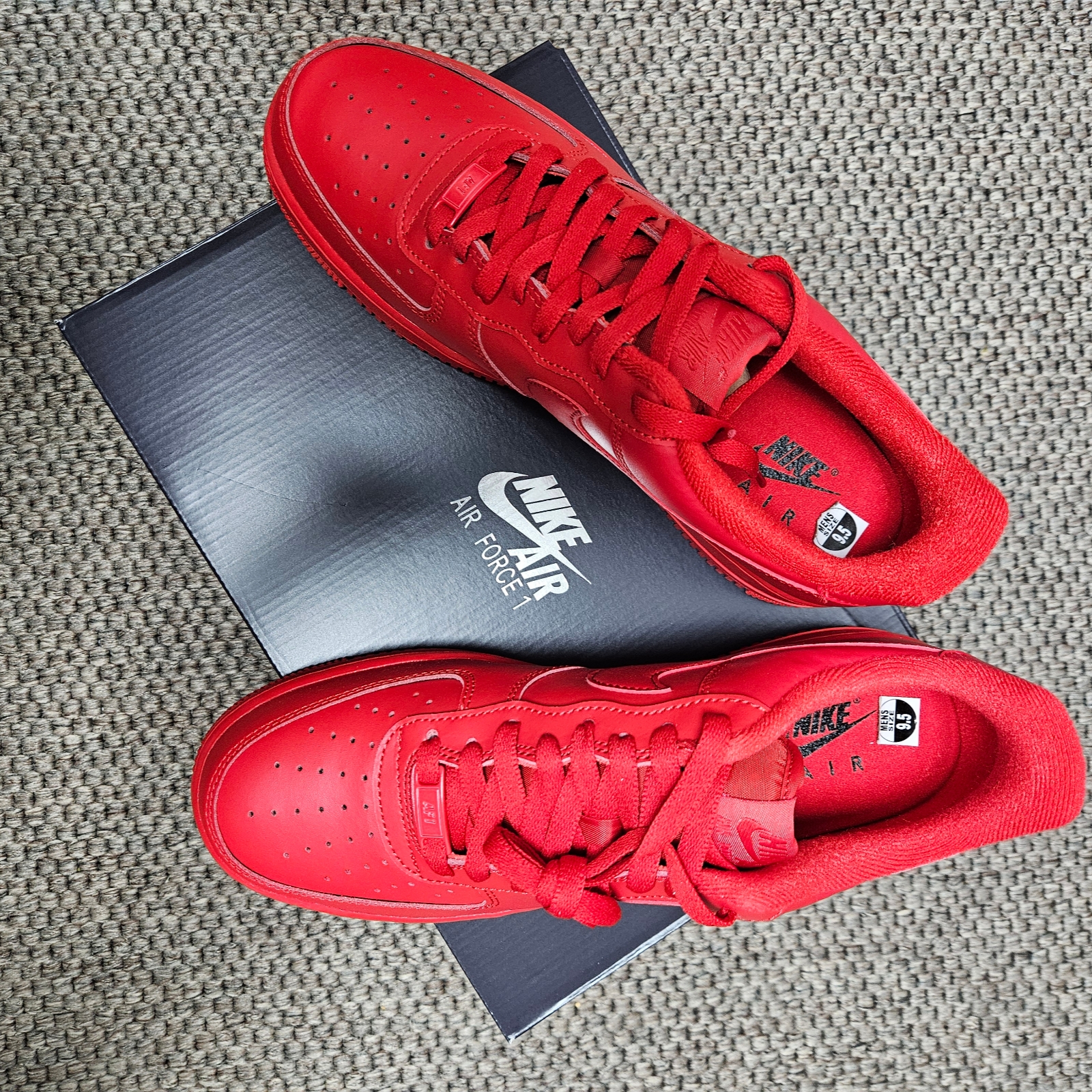 Nike Air Force 1 '07 LV8 Low 1 Triple Red 착용 스타일 - 2