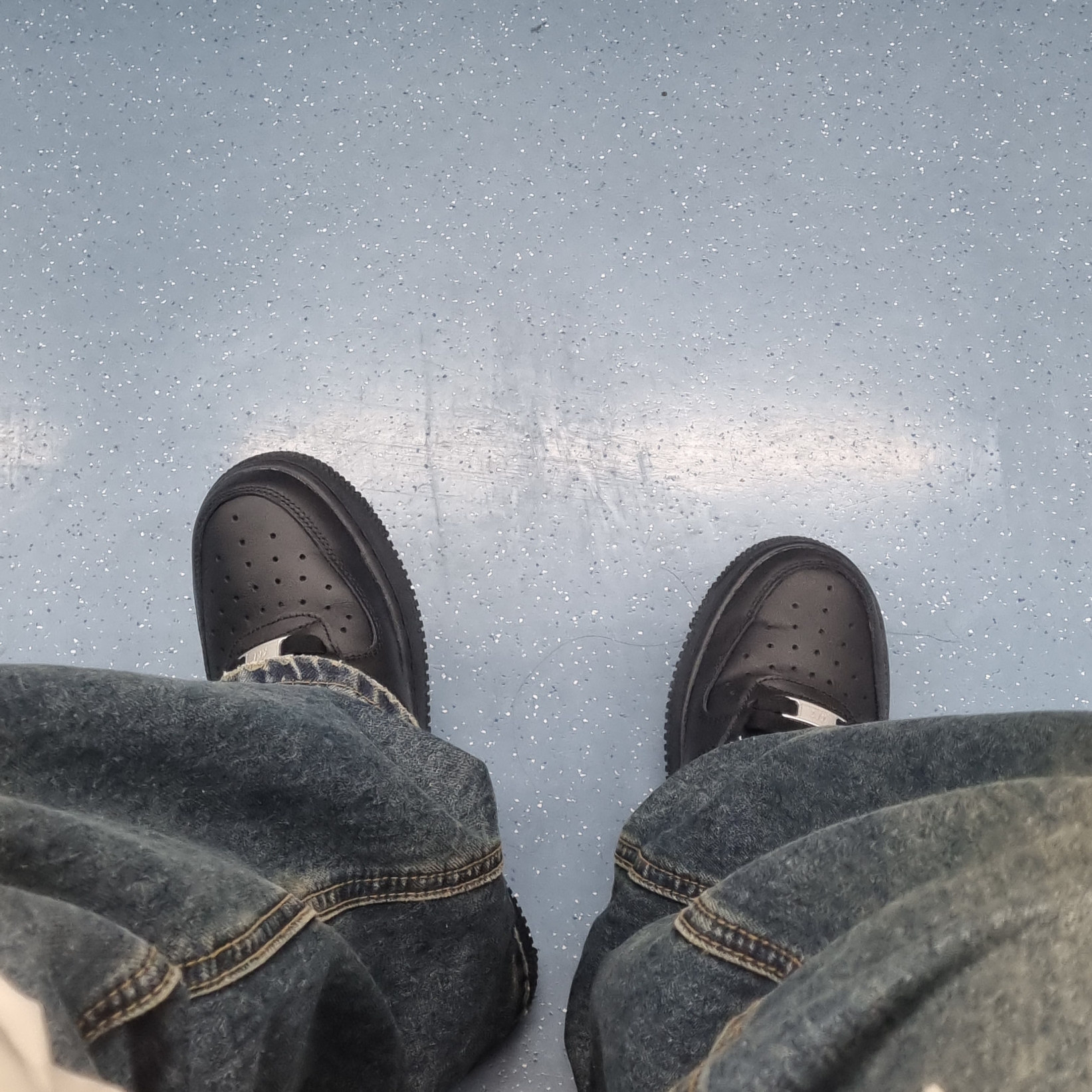 (W) Nike Air Force 1 '07 Low Triple Black 착용 스타일