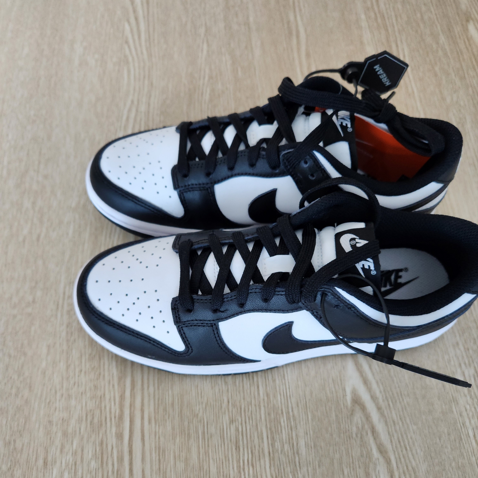 (W) Nike Dunk Low Black 착용 스타일