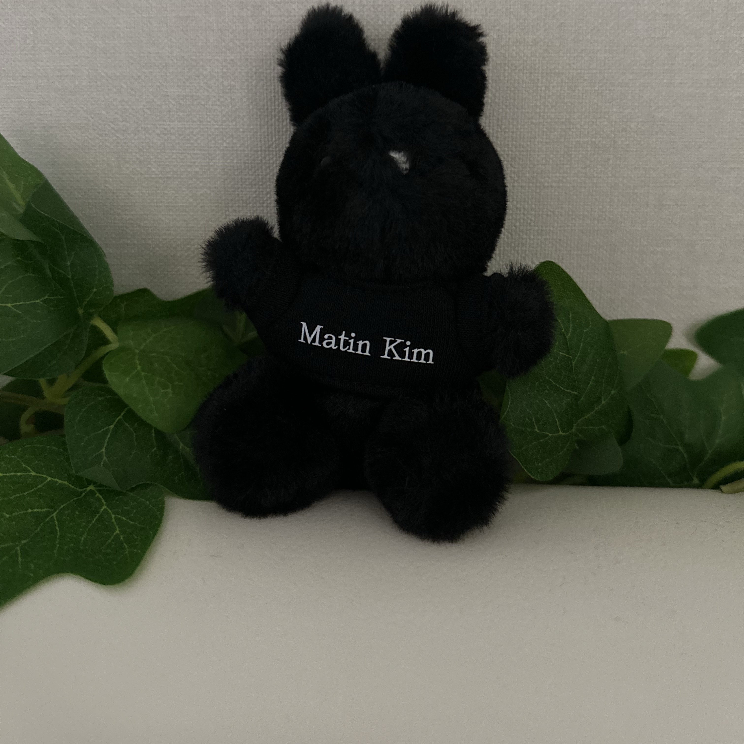 Matin Kim Black Bunny Toy Keyring Black 착용 스타일