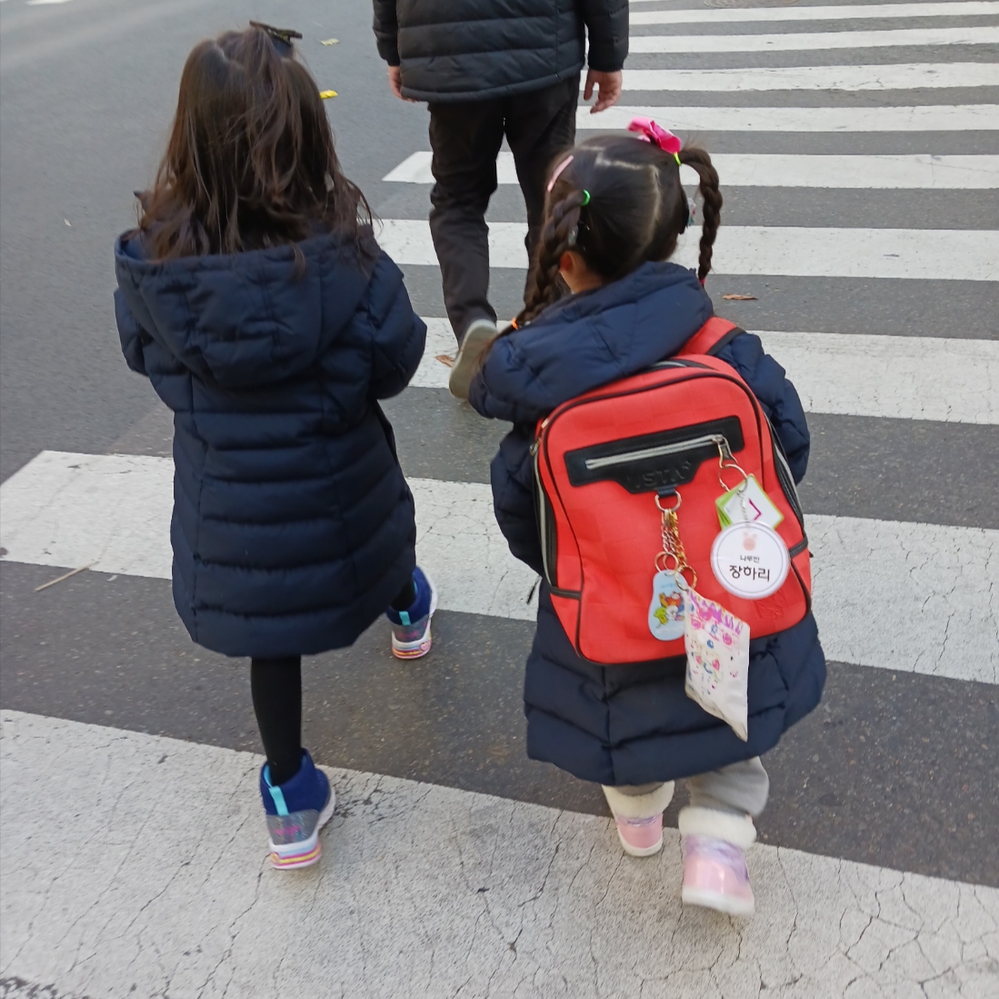 Jansport Big Student Backpack Black, Vans ComfyCush Old Skool Black True white 착용 스타일 - 3