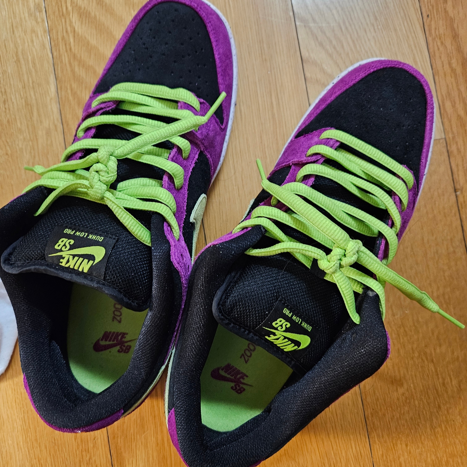Nike SB Dunk Low Pro Red Plum 착용 스타일