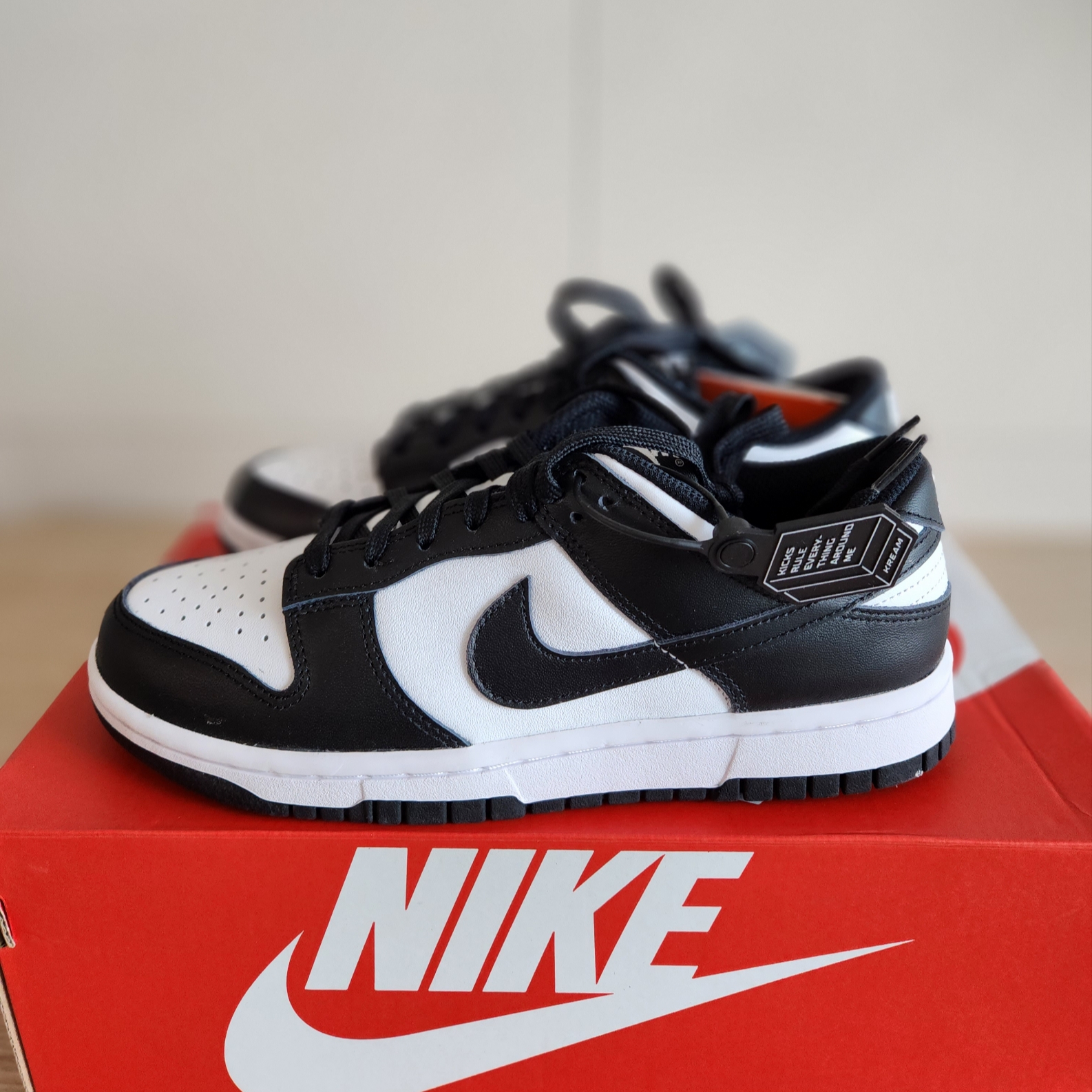 (W) Nike Dunk Low Black 착용 스타일