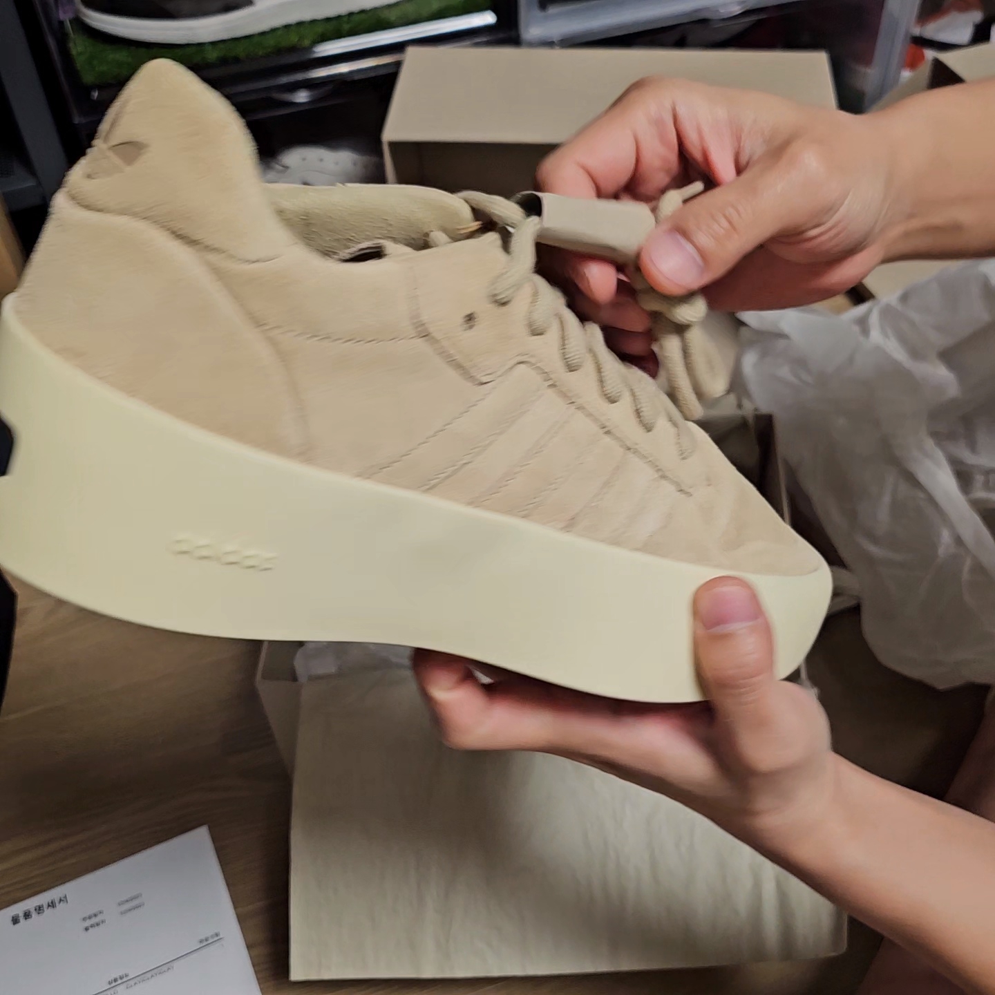 Adidas x Fear of God Athletics 86 Low Clay 착용 스타일 - 3