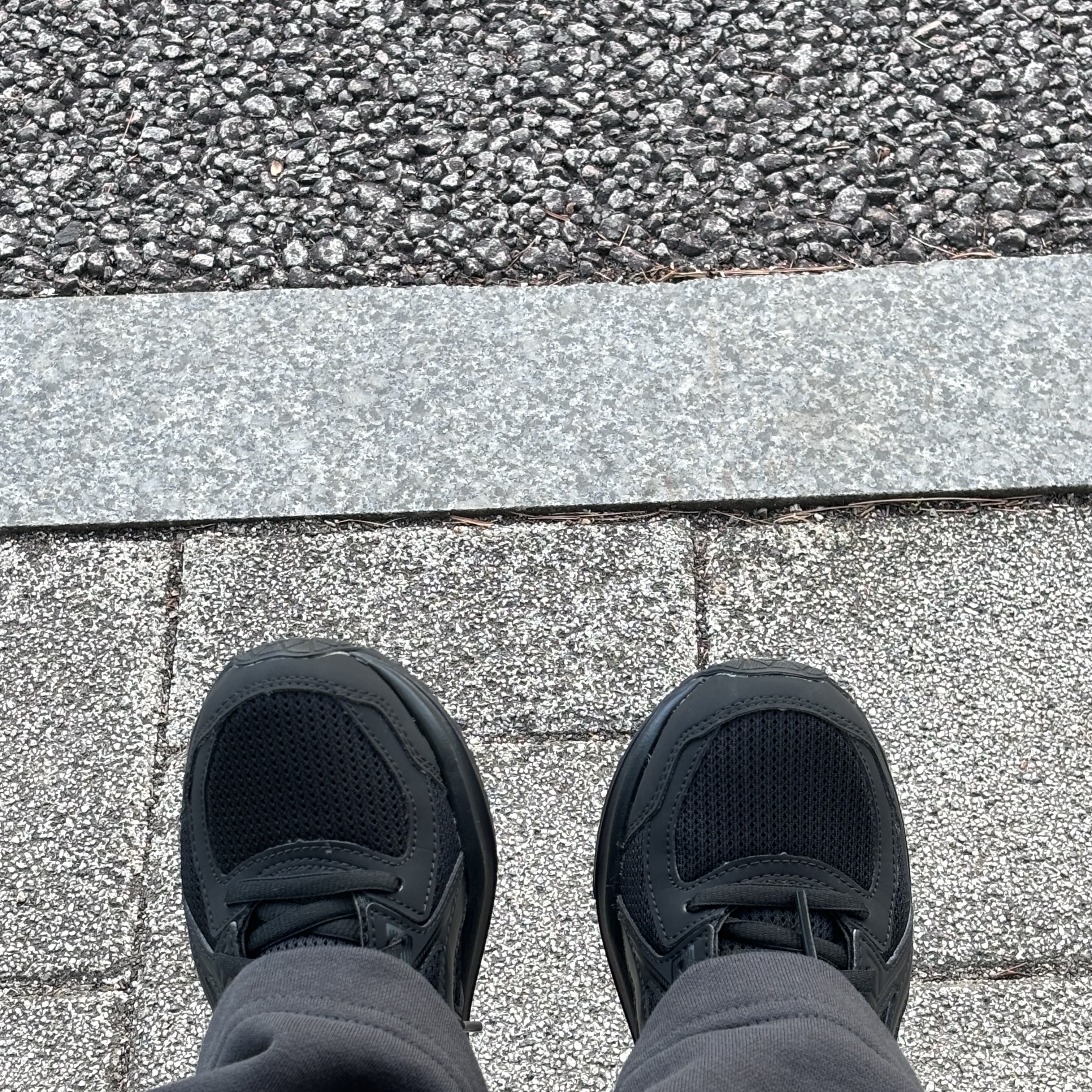Asics Jog 100 2 Black 착용 스타일 - 1