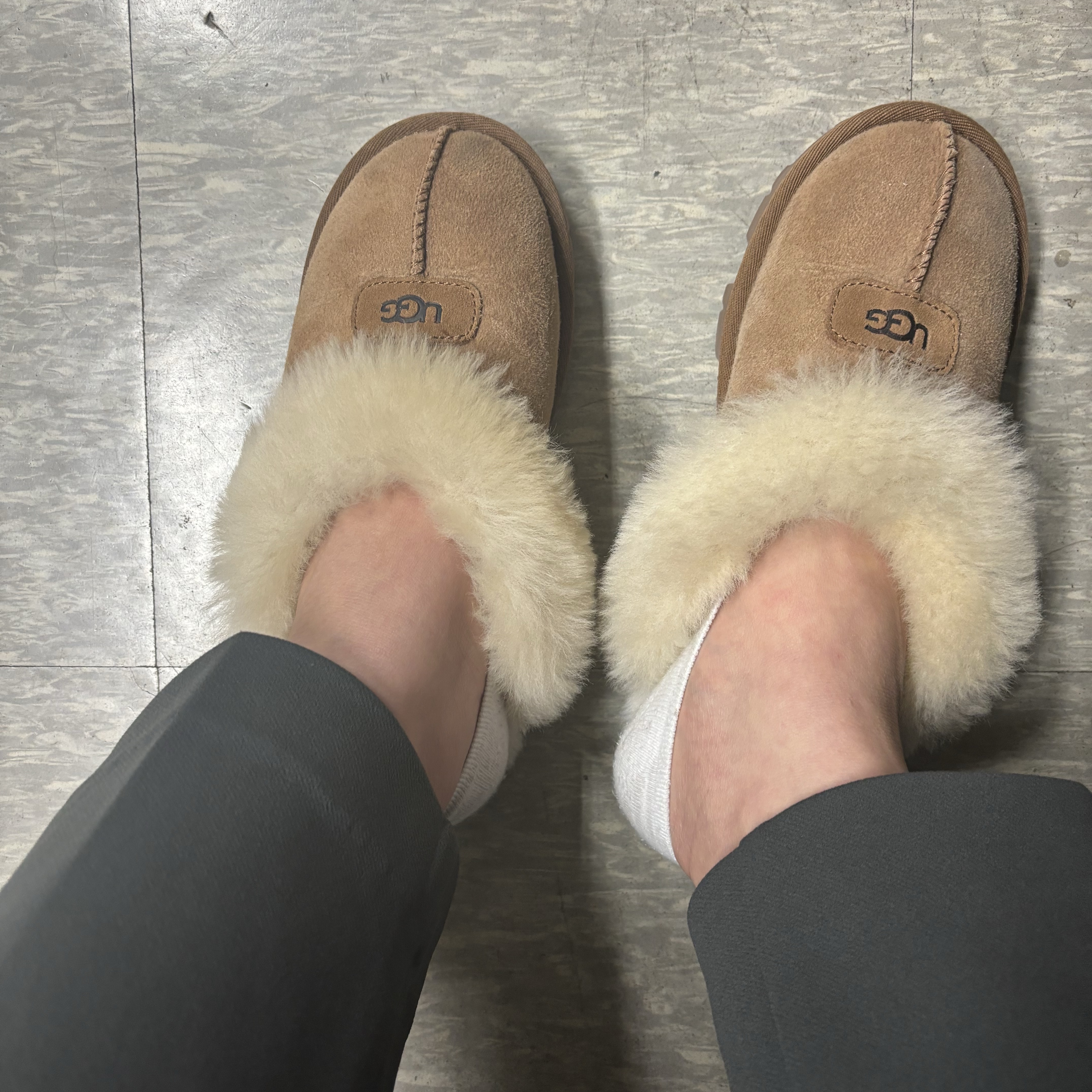 (W) UGG Coquette Slipper Chestnut 착용 스타일