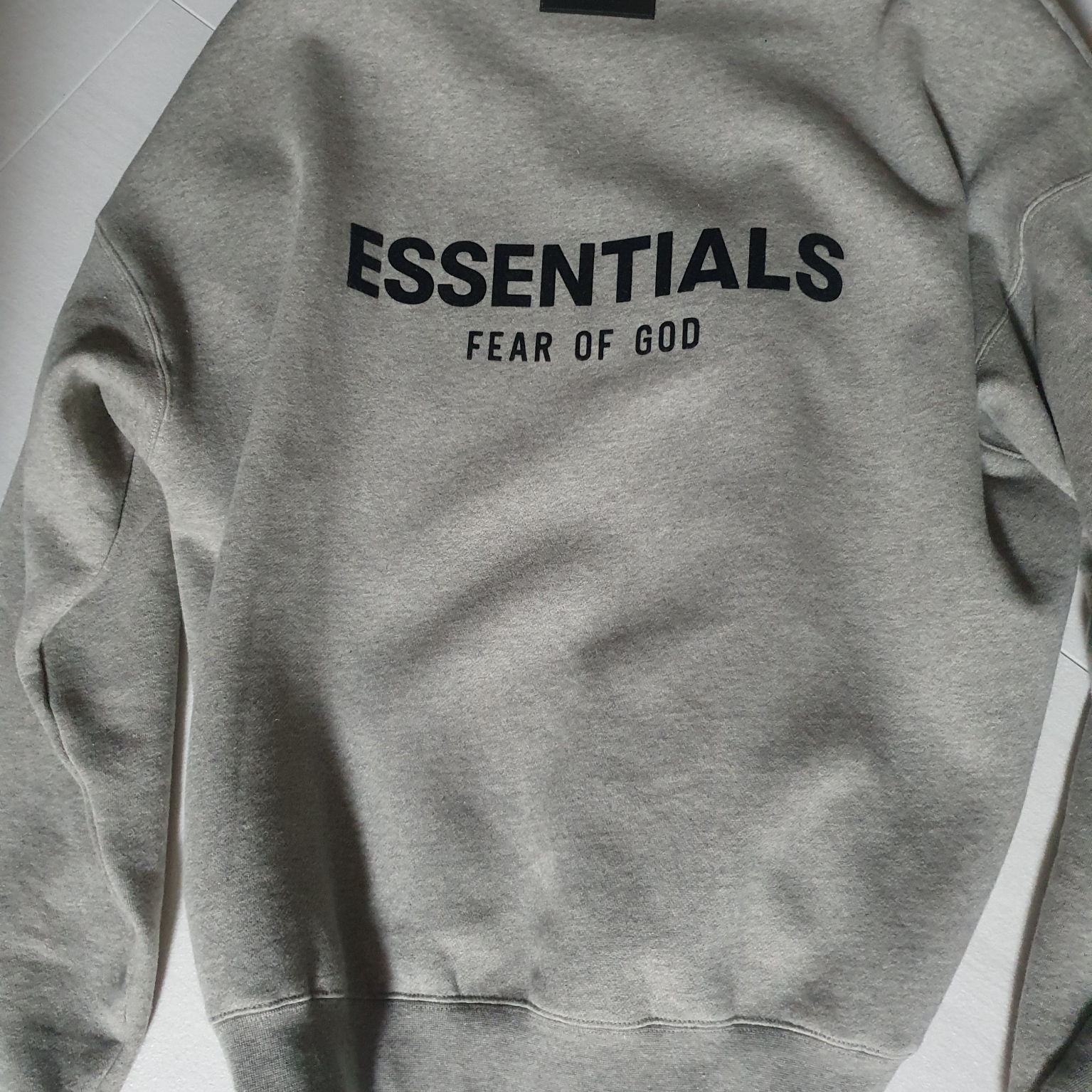 Essentials The Core Collection Crewneck Sweatshirt Dark Oatmeal 착용 스타일