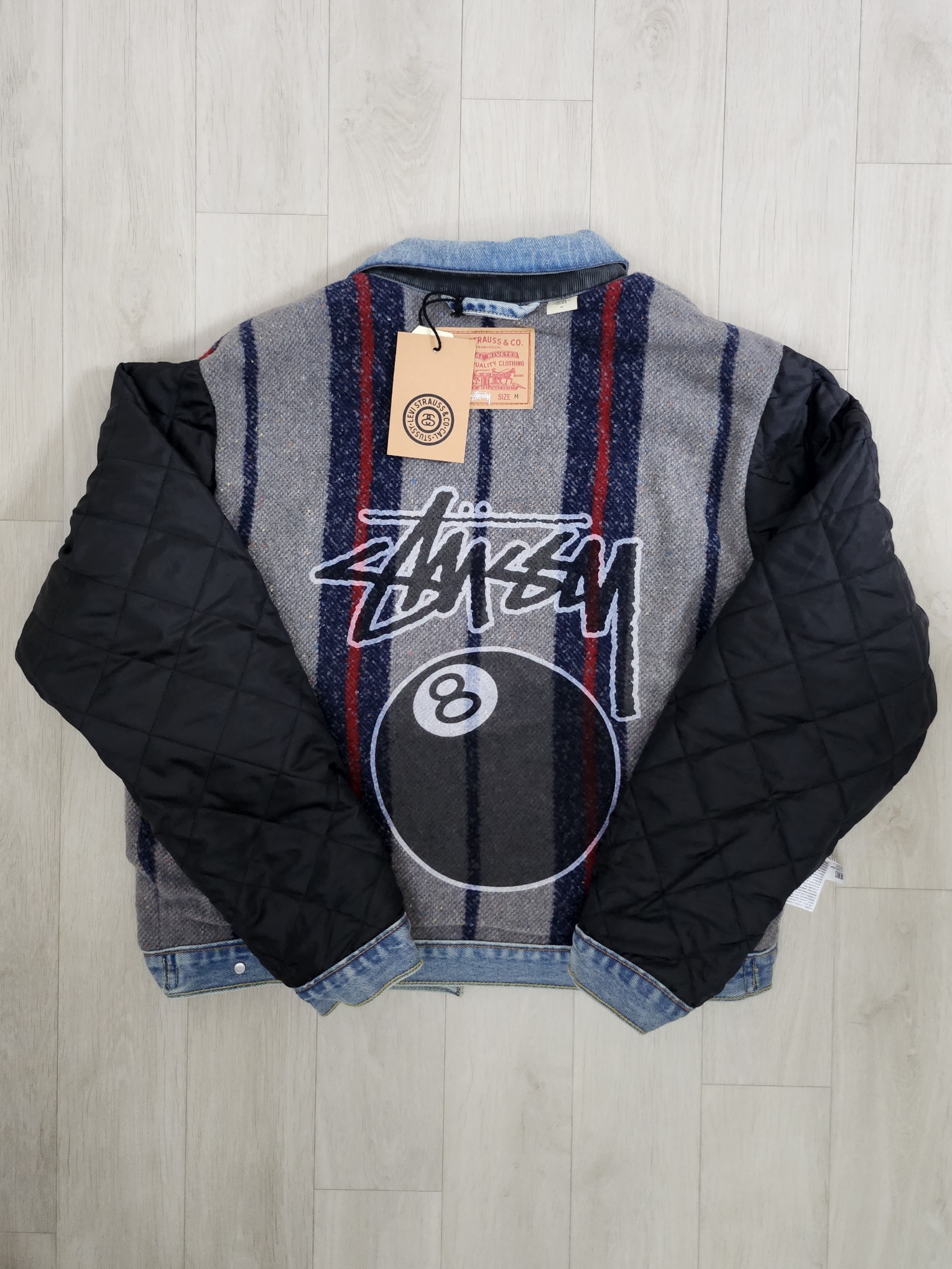 Stussy x Levi's Embossed Trucker Jacket Indigo 착용 스타일 - 3
