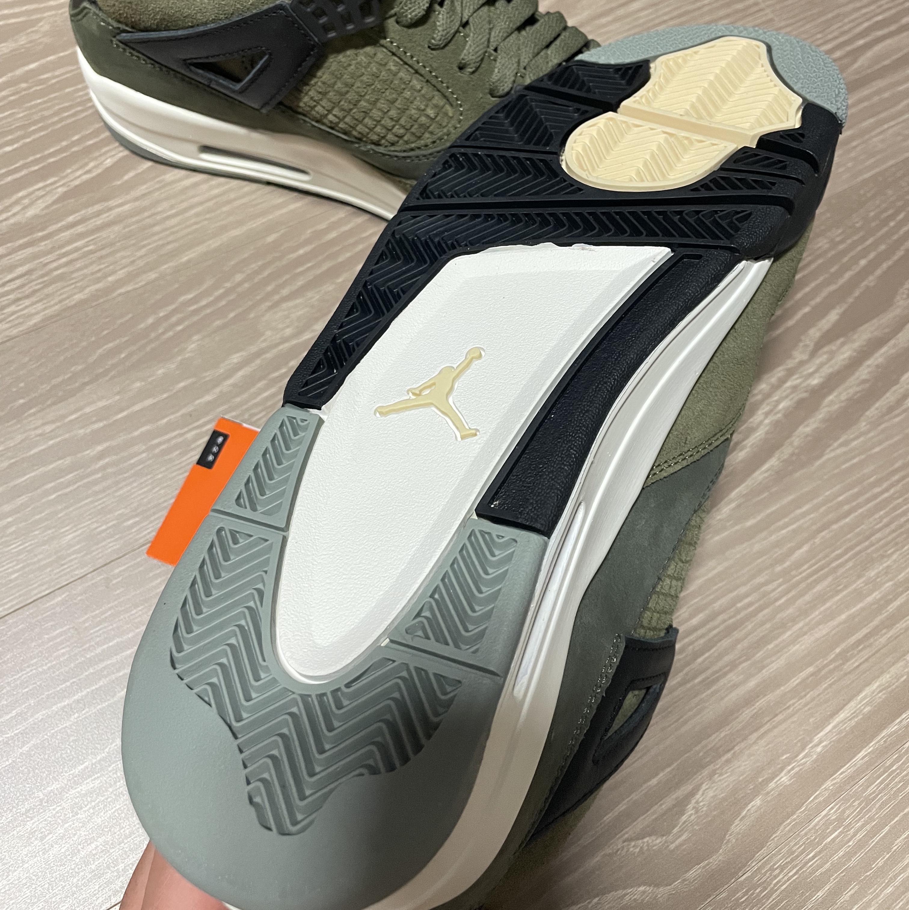 Jordan 4 Retro SE Craft Medium Olive 착용 스타일 - 5