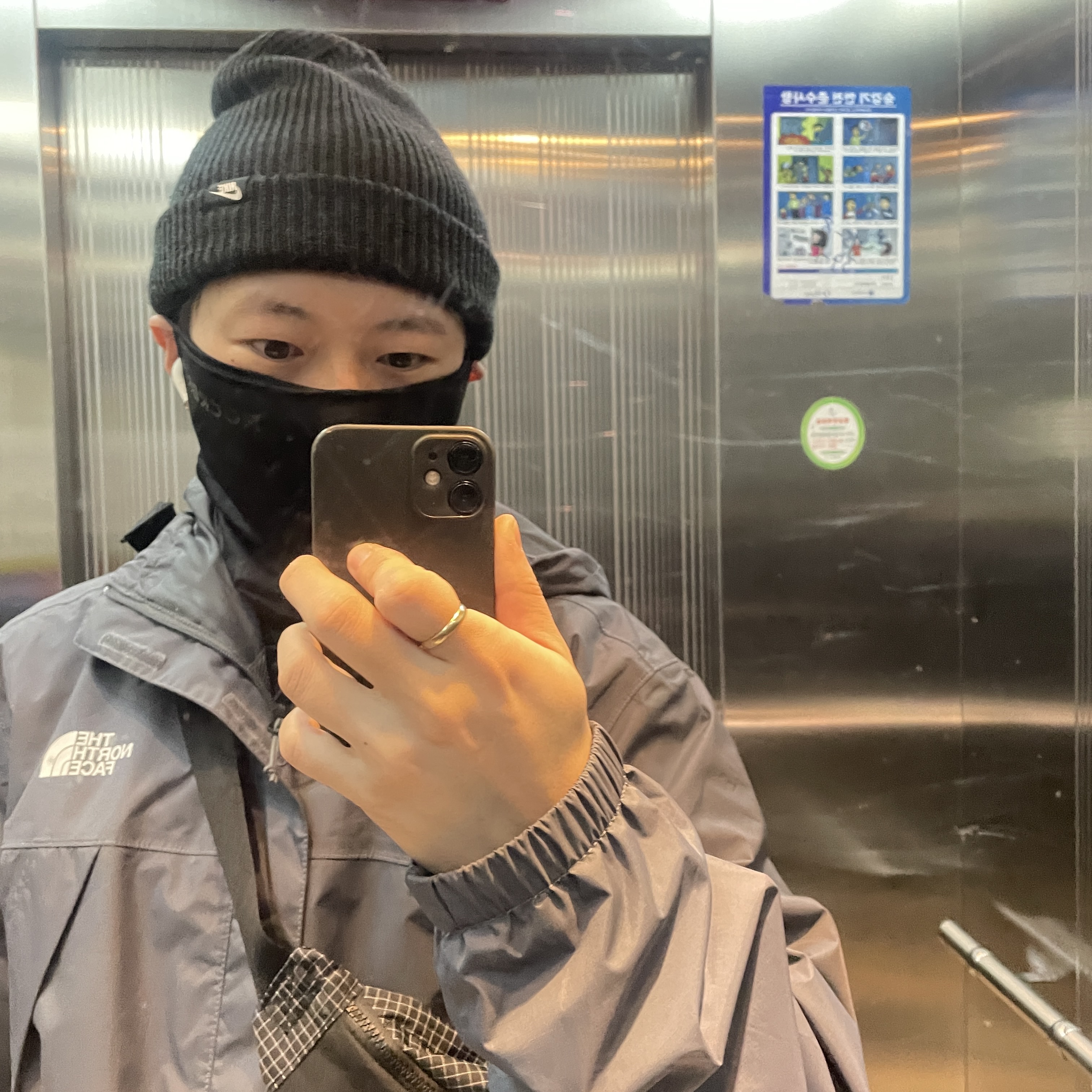 Nike NSW Fisherman Beanie Black 착용 스타일