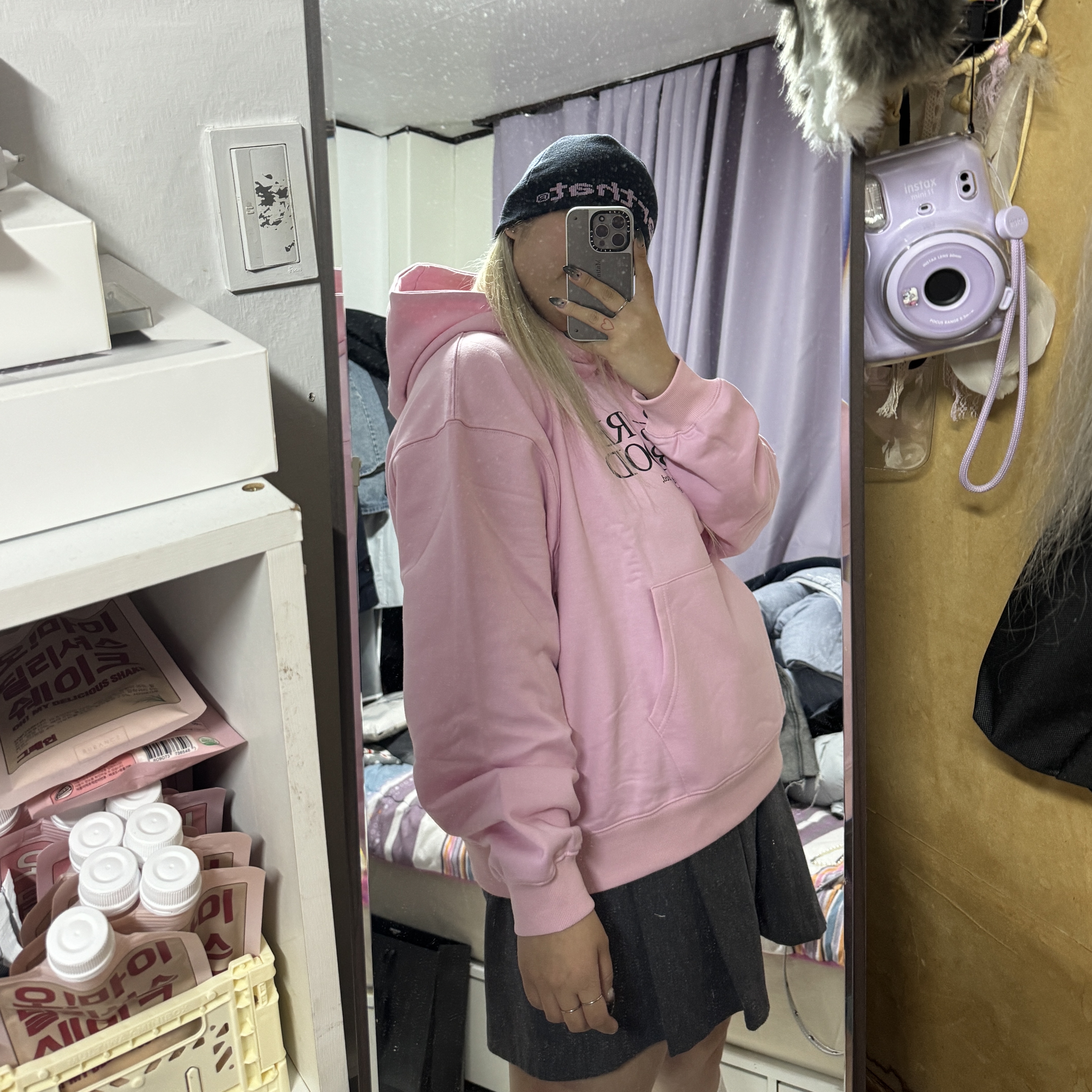 Apple iPhone 15 Pro 128GB Natural Titanium (Korean Ver.), Casetify x Matin Kim iPhone Signature Magsafe Mirror Case Silver 착용 스타일 - 2