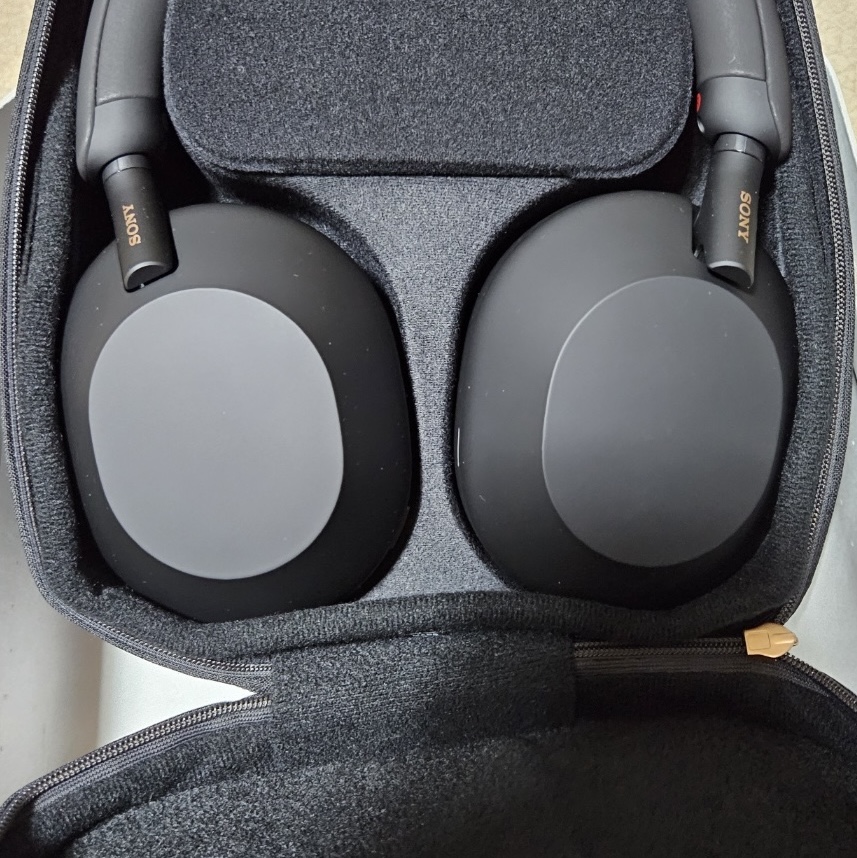 Sony WH-1000XM5 Black (Korean Ver.) 착용 스타일