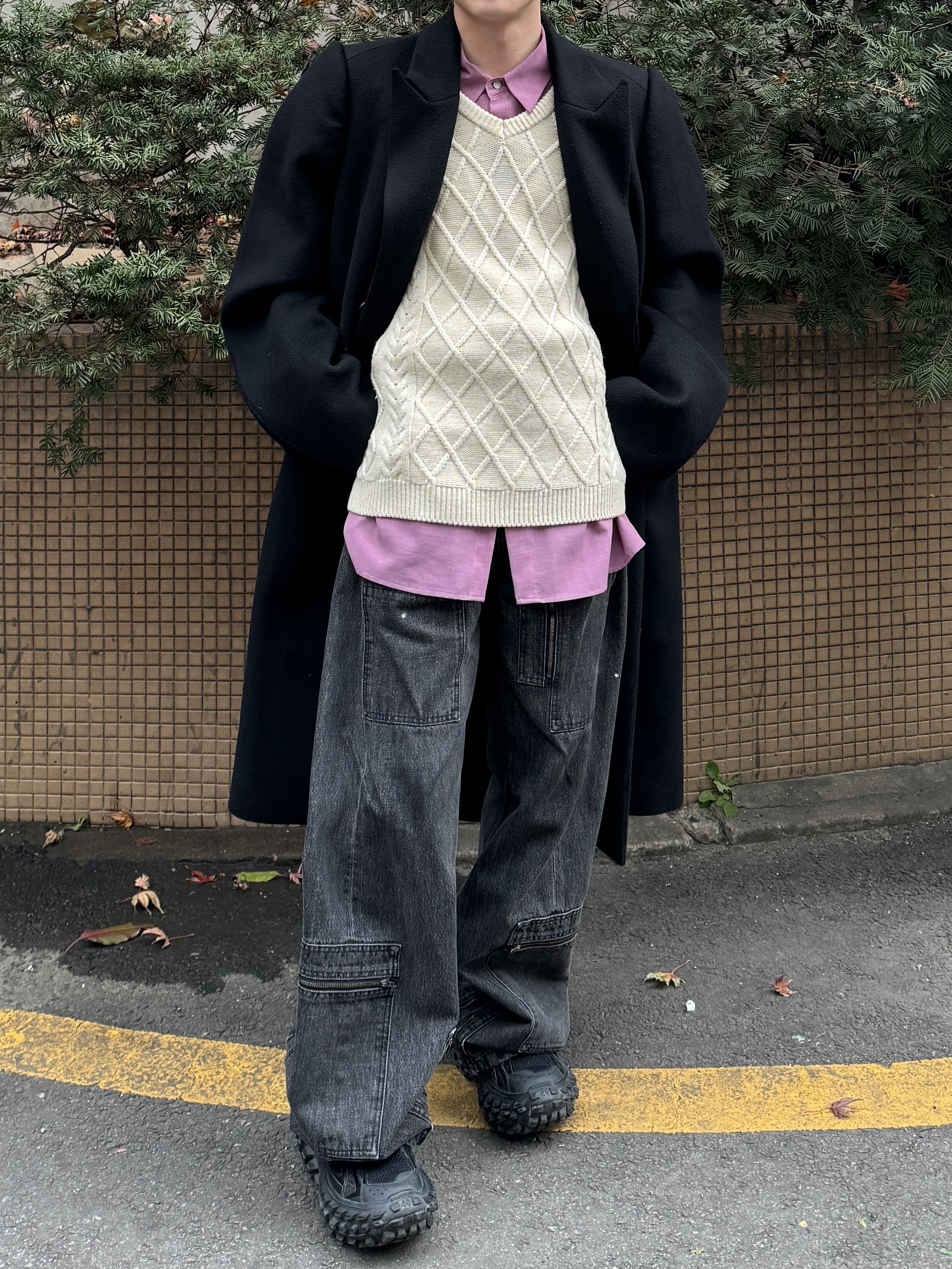 Project G/R Sprinter Coat Black, Balenciaga Defender Sneakers Black 착용 스타일 - 3