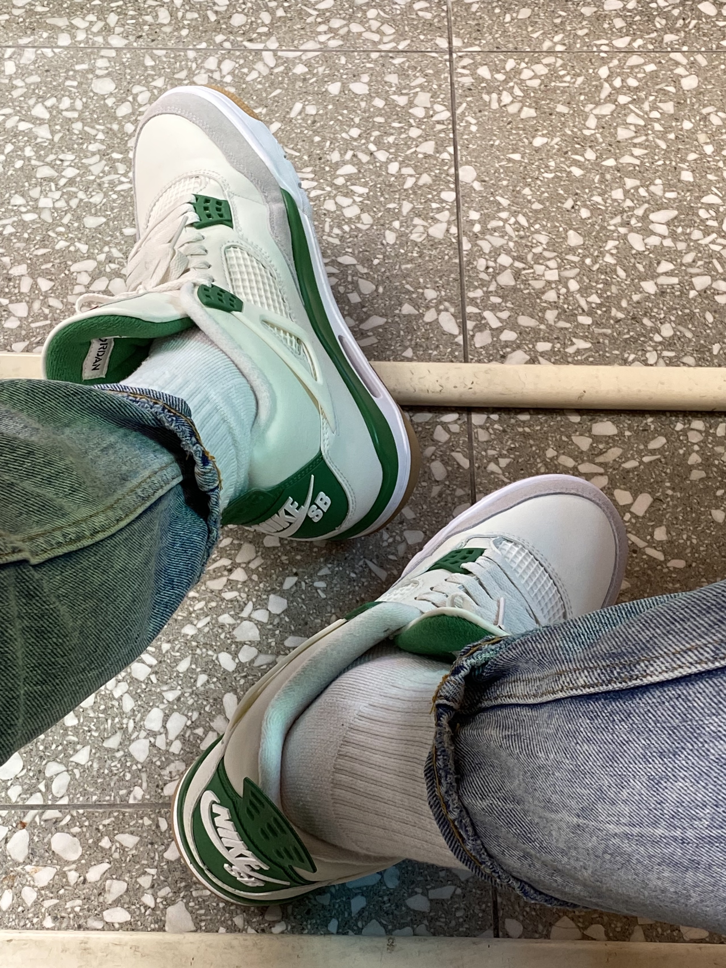 Jordan 4 x Nike SB Retro SP Pine Green 착용 스타일 - 2