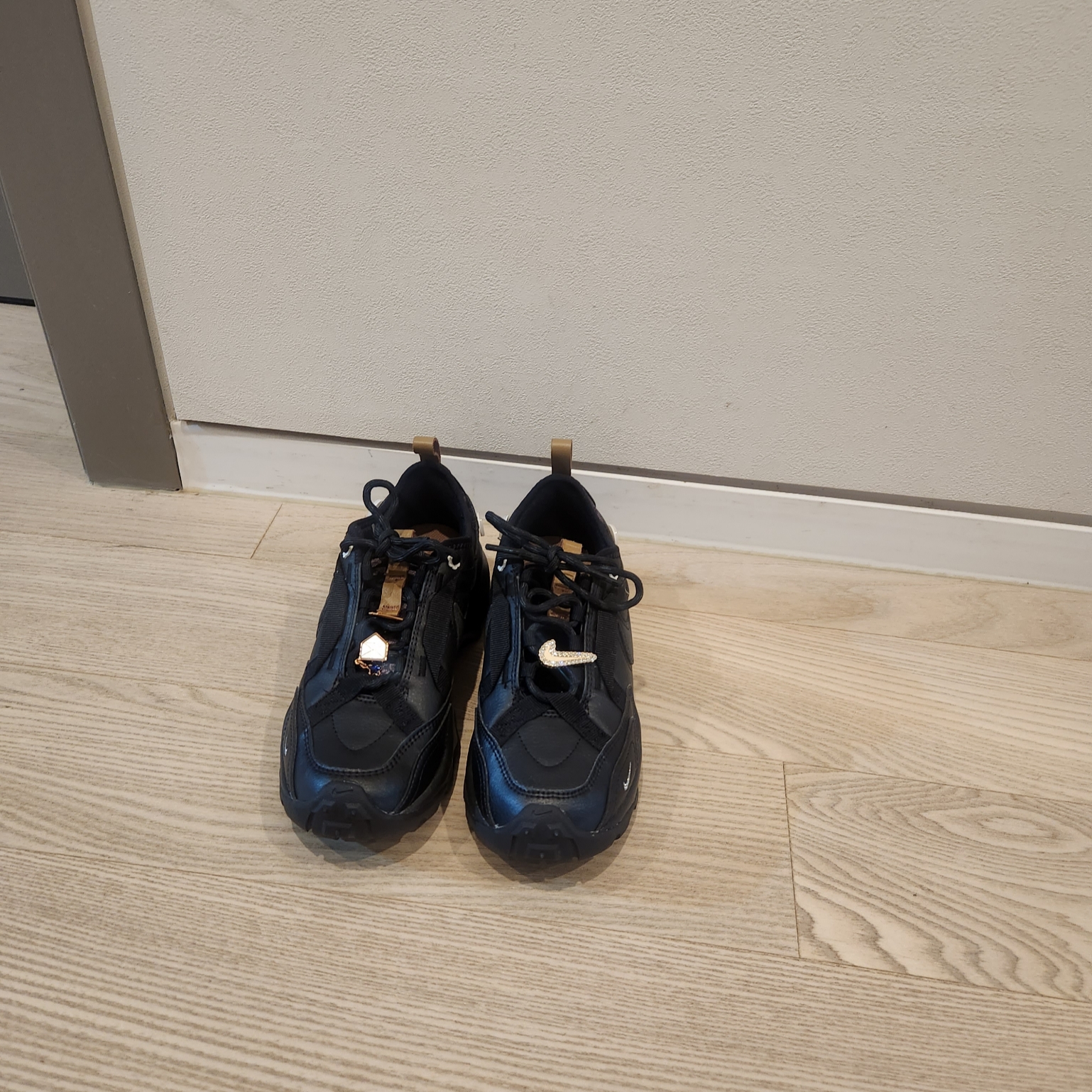 (W) Nike TC 7900 Black 착용 스타일 - 2
