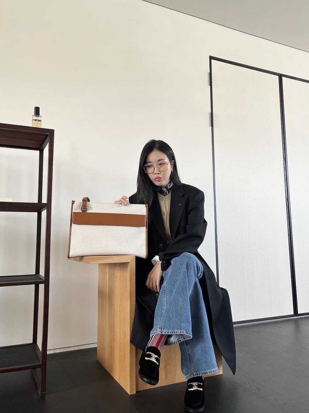 (W) S Max Mara Esturia Long Wool Coat Black, Lemaire Double Wool Wrap Coat Black 착용 스타일 - 2