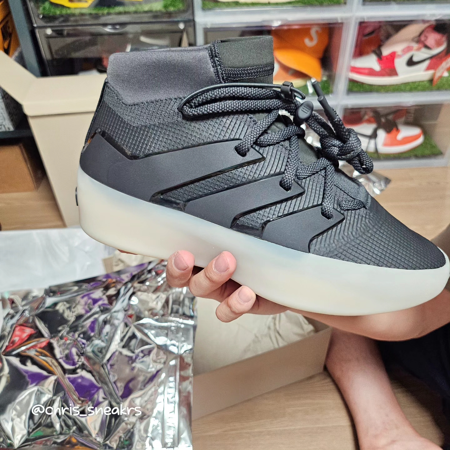Adidas x Fear of God Athletics I Basketball Carbon 착용 스타일 - 2