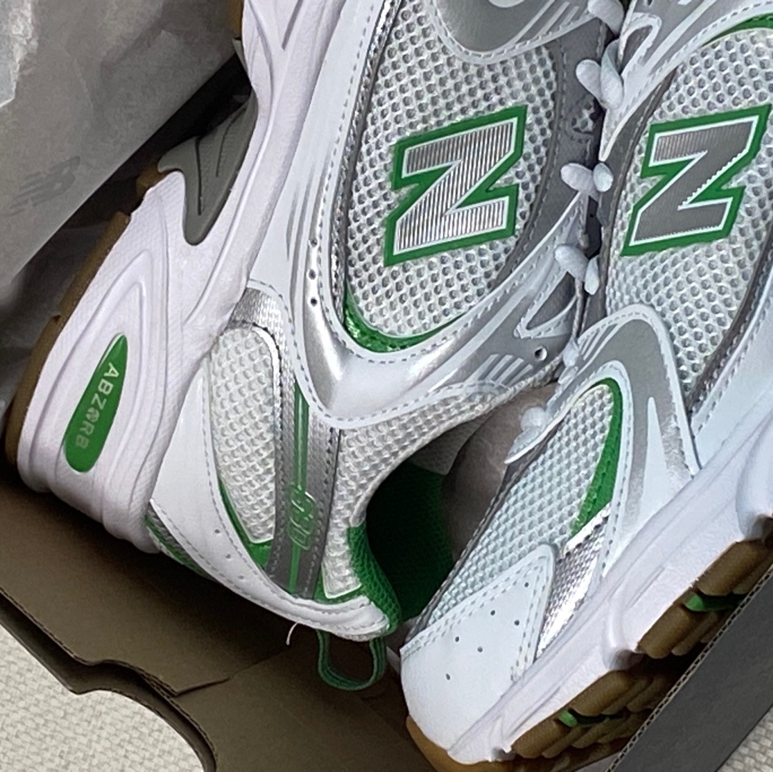 New Balance 530 White Green, New Balance 530 White 착용 스타일 - 1