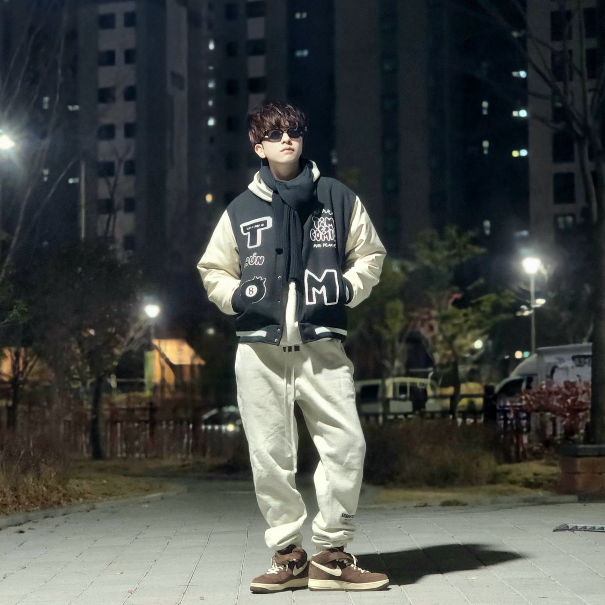 Essentials The Core Collection Hoodie Light Oatmeal, Essentials The Core Collection Sweatpants Light Oatmeal 착용 스타일 - 1