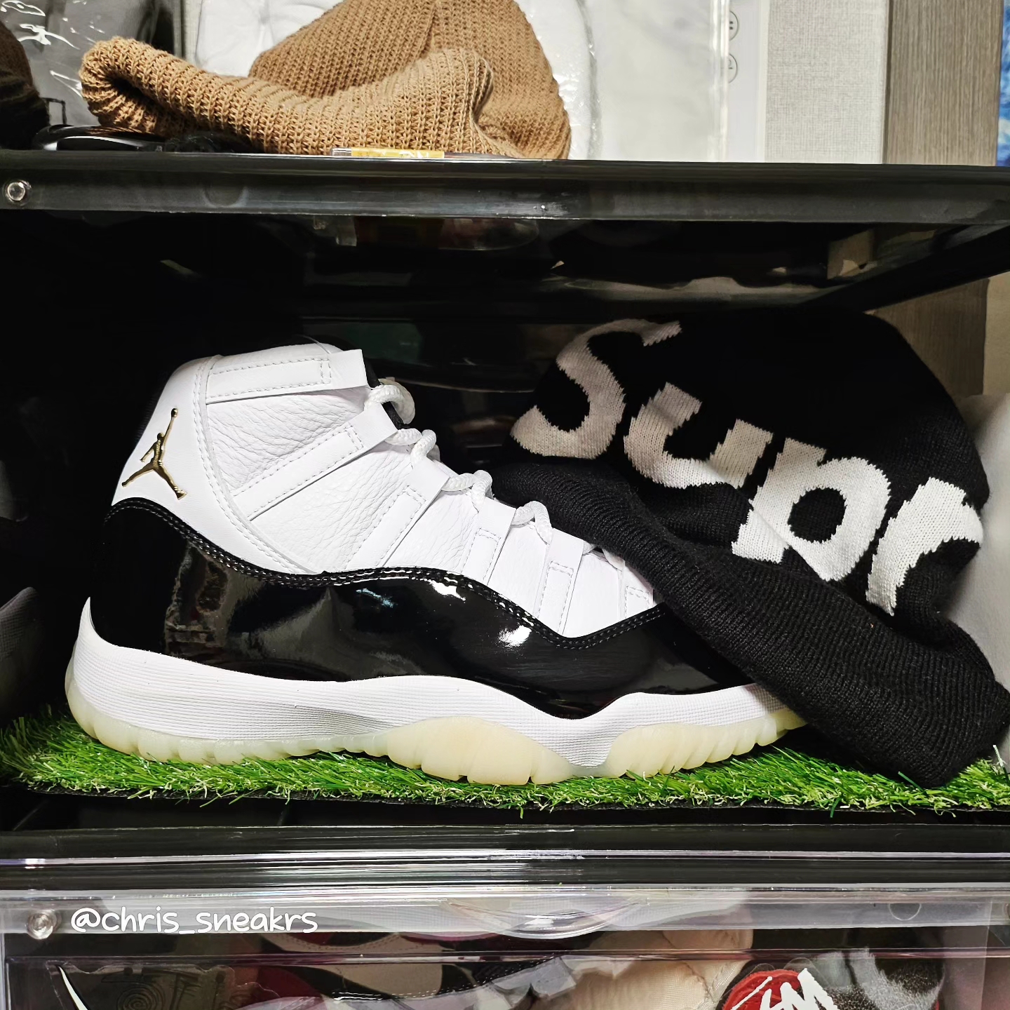 Jordan 11 Retro Gratitude, Supreme Big Logo Beanie Black 착용 스타일 - 1