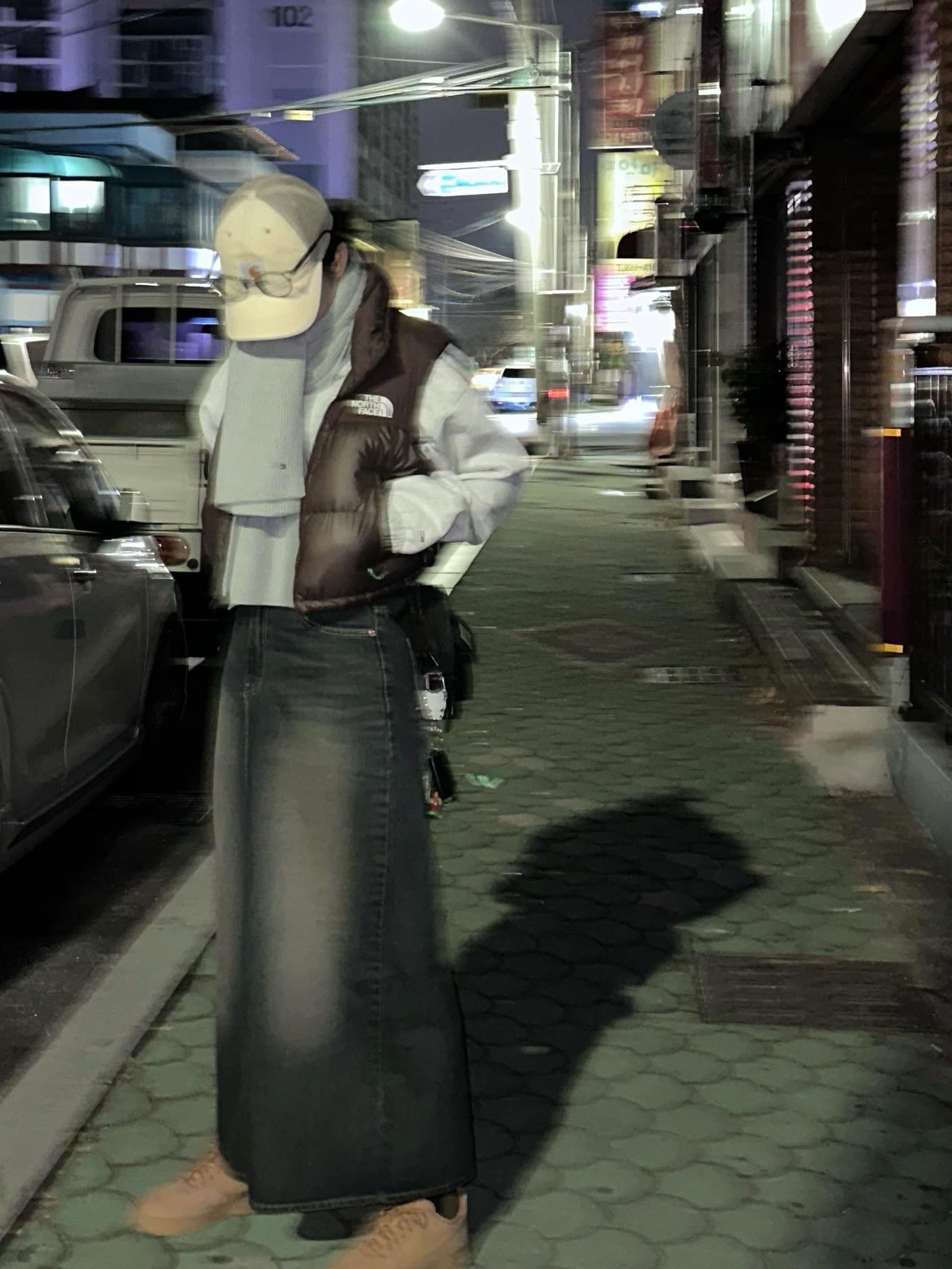 (W) The North Face White Label Novelty Nuptse Down Vest Brown, Carhartt Canvas Mesh-Back Cap Dark Khaki 착용 스타일 - 3