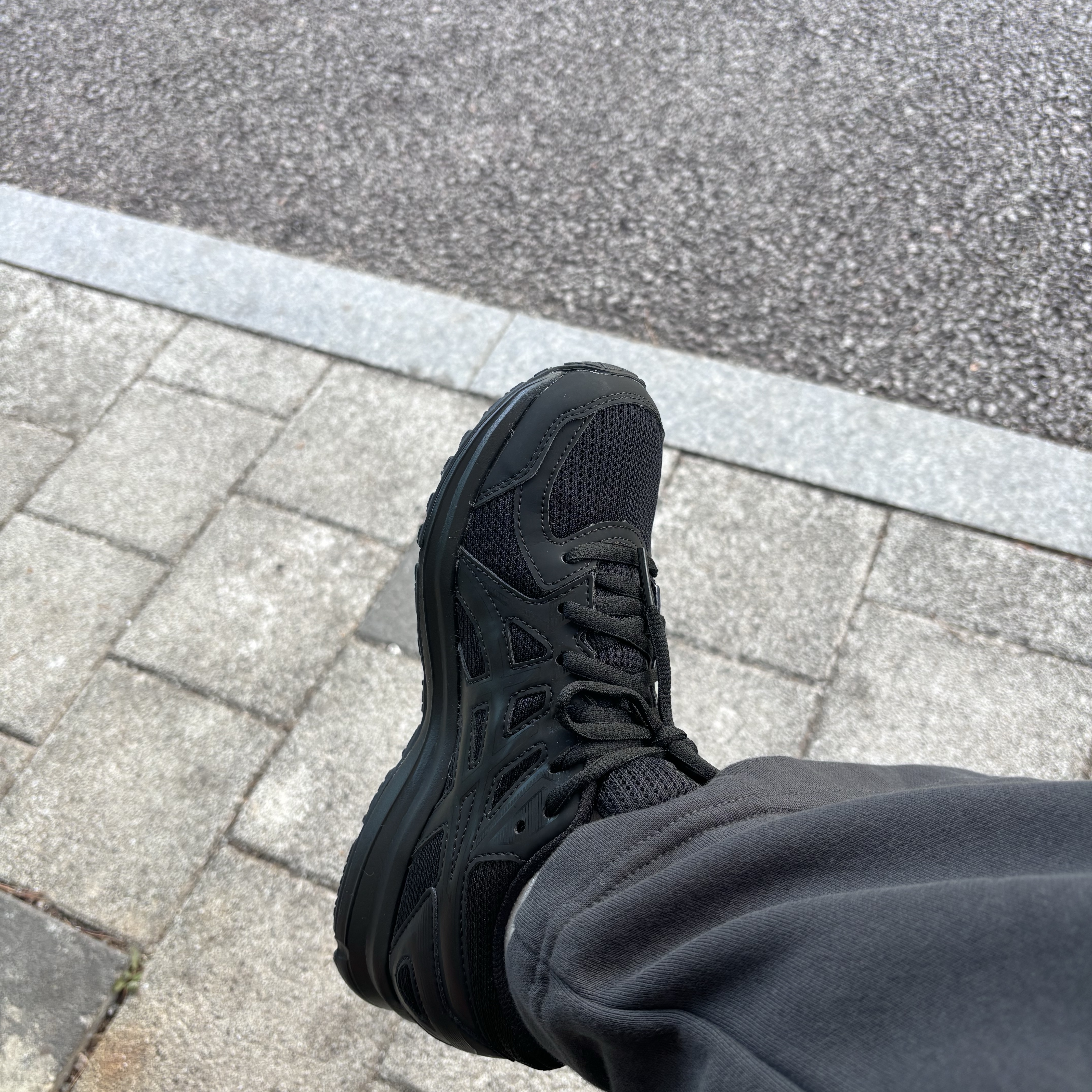 Asics Jog 100 2 Black 착용 스타일 - 2