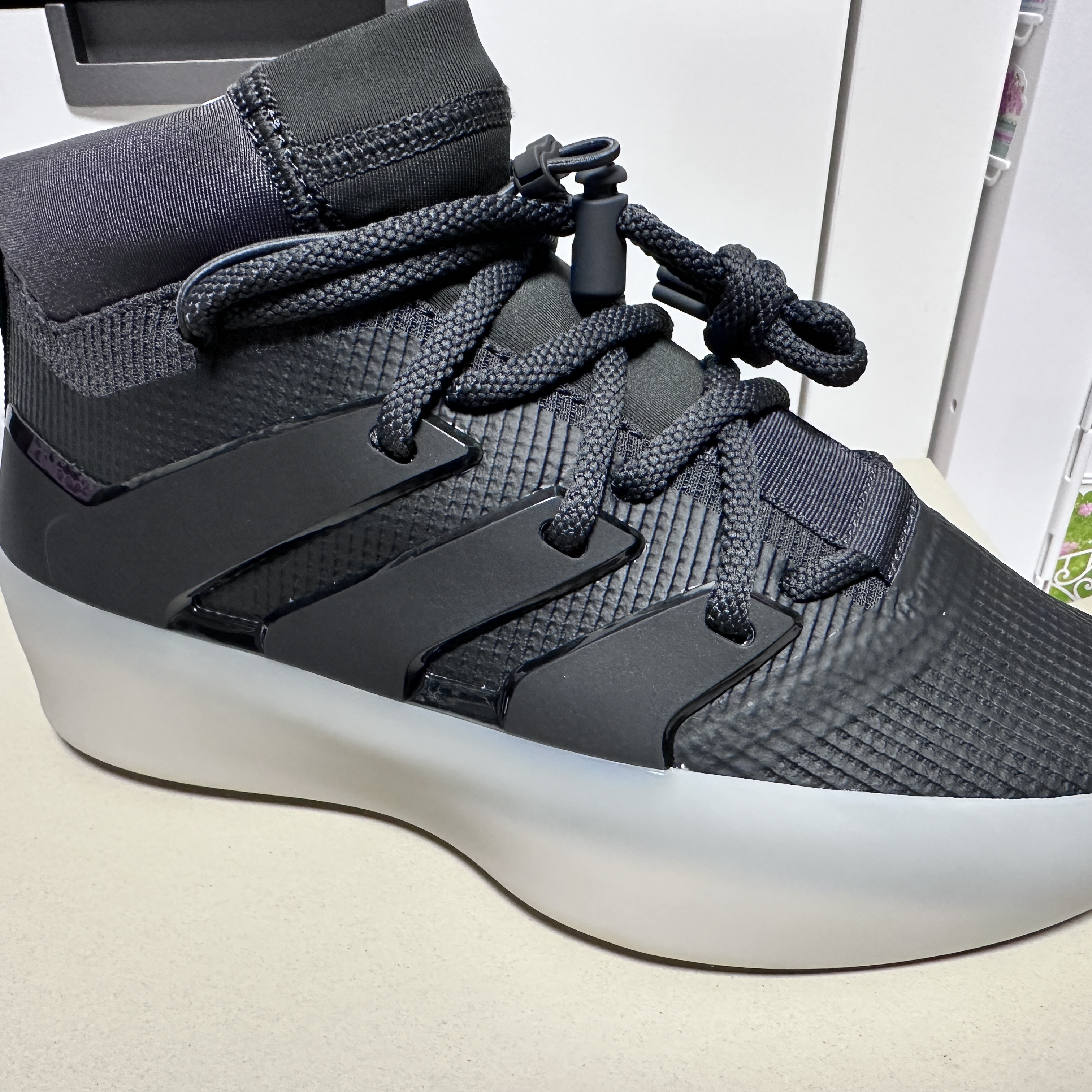 Adidas x Fear of God Athletics I Basketball Carbon 착용 스타일 - 3