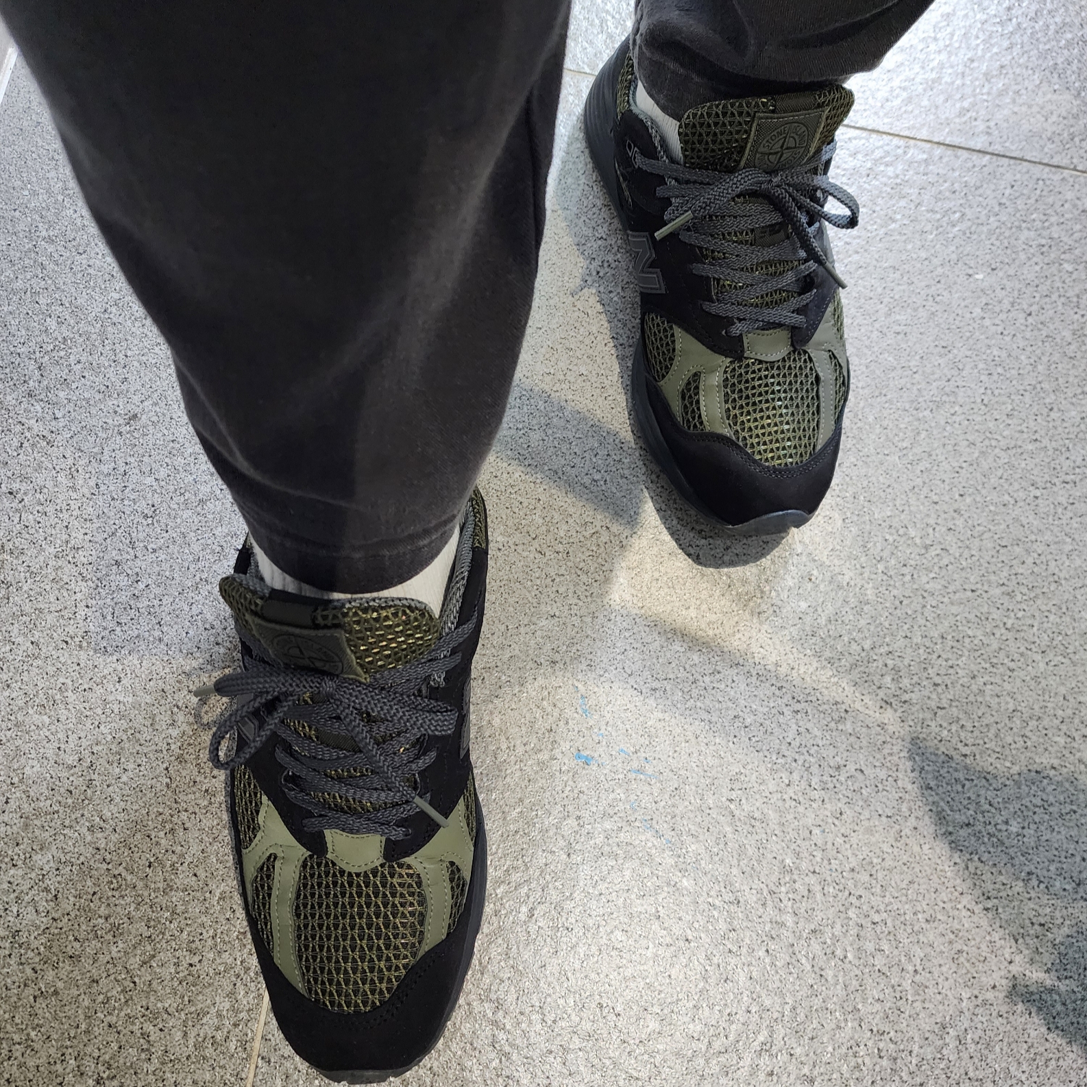New Balance x Stone Island 991v2 Made in UK Black Olive Night 착용 스타일