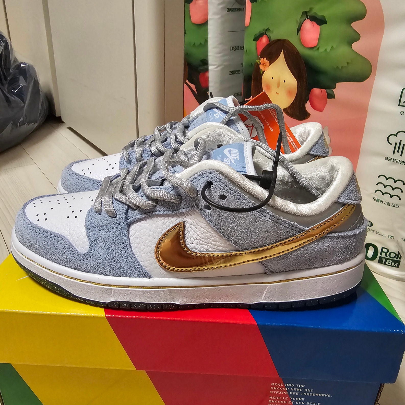 (PS) Nike x Sean Cliver SB Dunk Low Holiday Special 착용 스타일 - 2