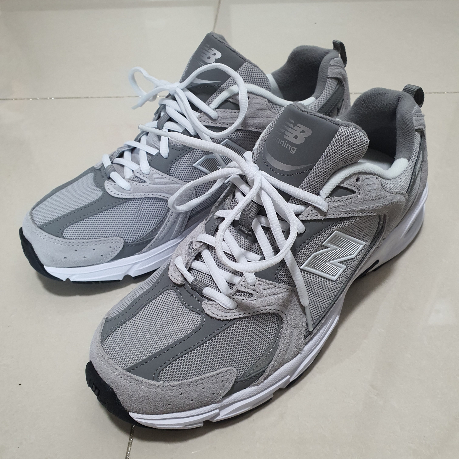 New Balance 530 Grey 착용 스타일 - 1