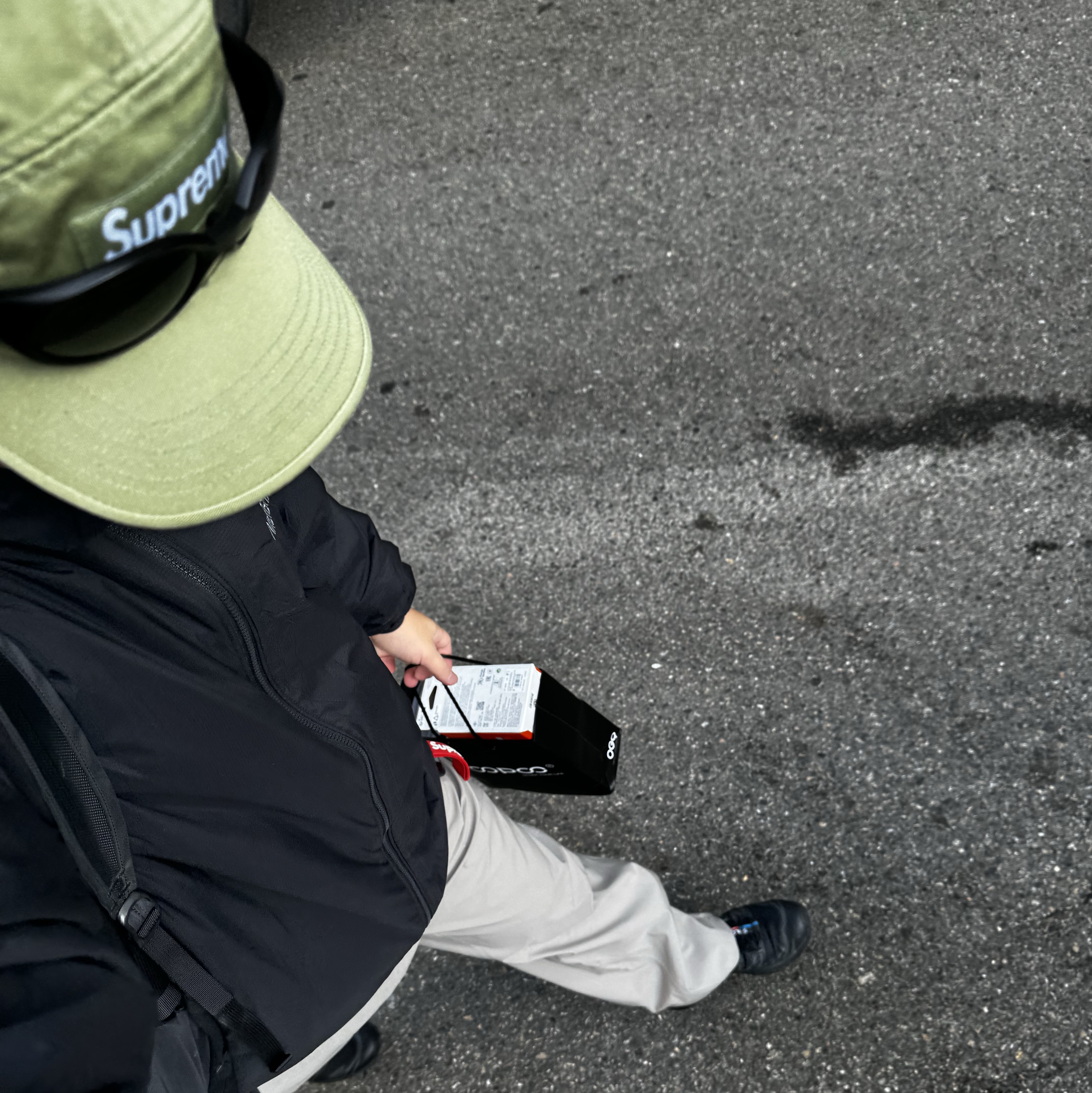 Arc'teryx Atom Hoody Black, Salomon XT-6 ADV Black 착용 스타일