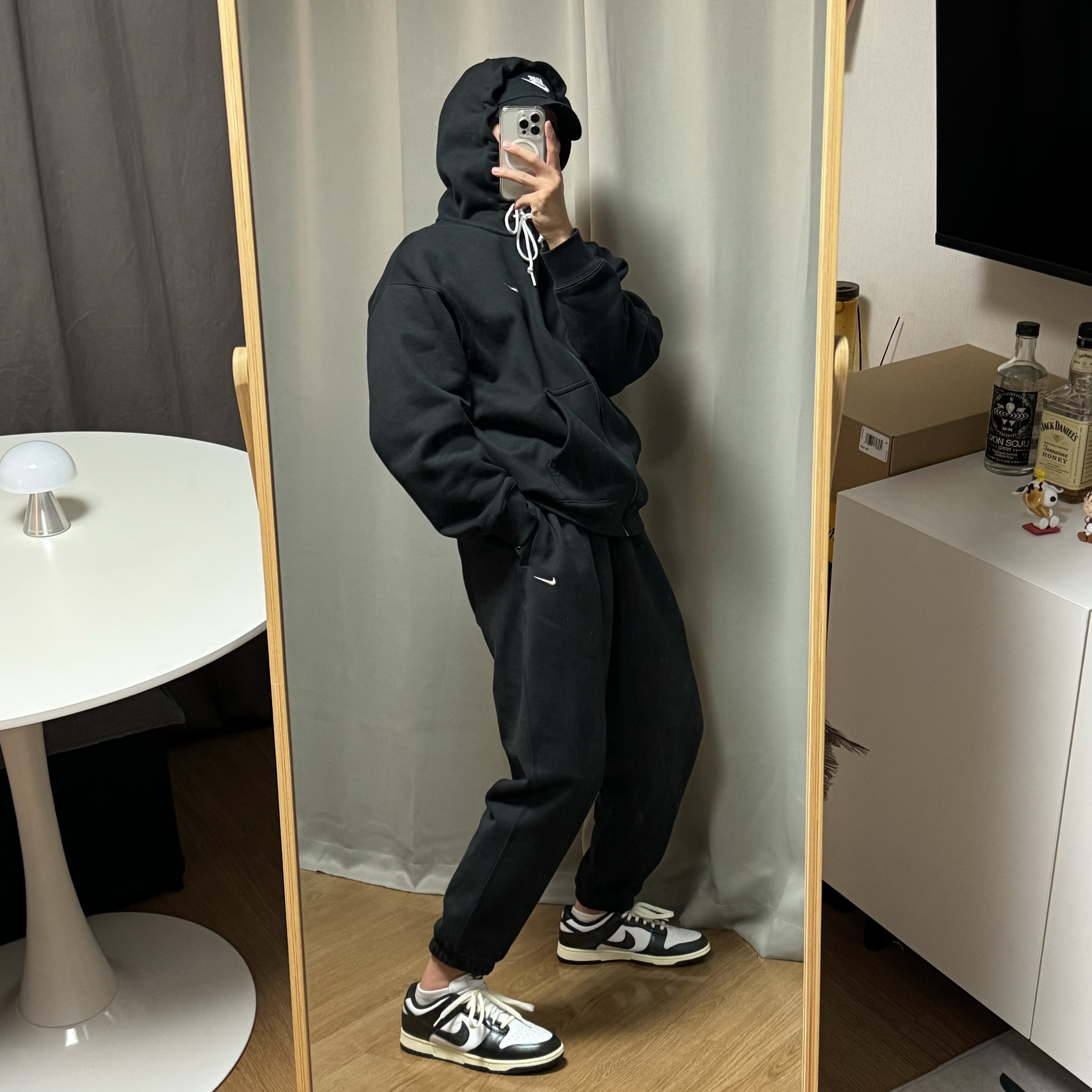 (W) Nike Dunk Low Vintage Black and White 착용 스타일