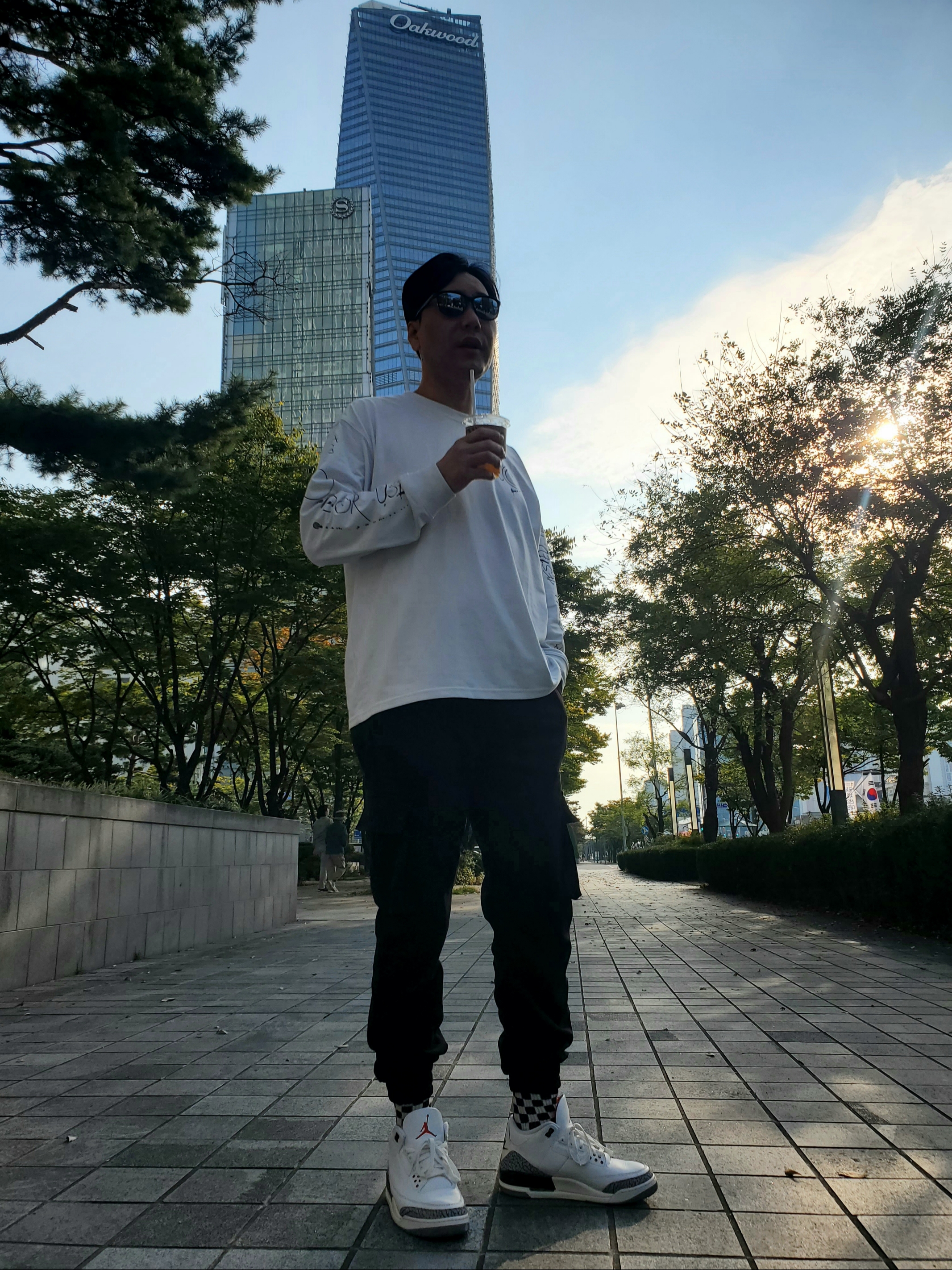 Jordan 3 Retro White Cement Reimagined, Nike ACG Ralph Steadman Long Sleeve T-Shirt Summit White - Asia 착용 스타일