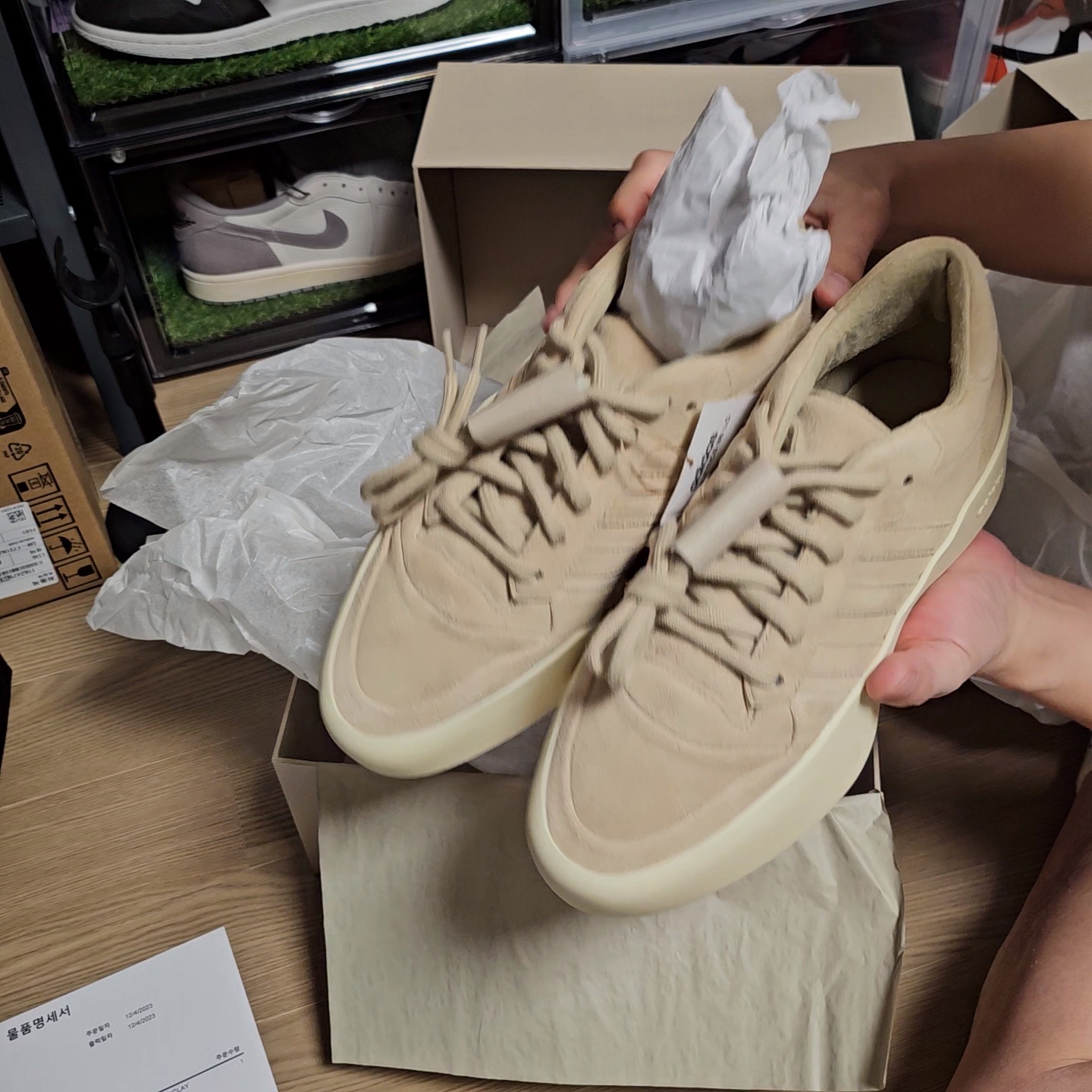 Adidas x Fear of God Athletics 86 Low Clay 착용 스타일 - 2