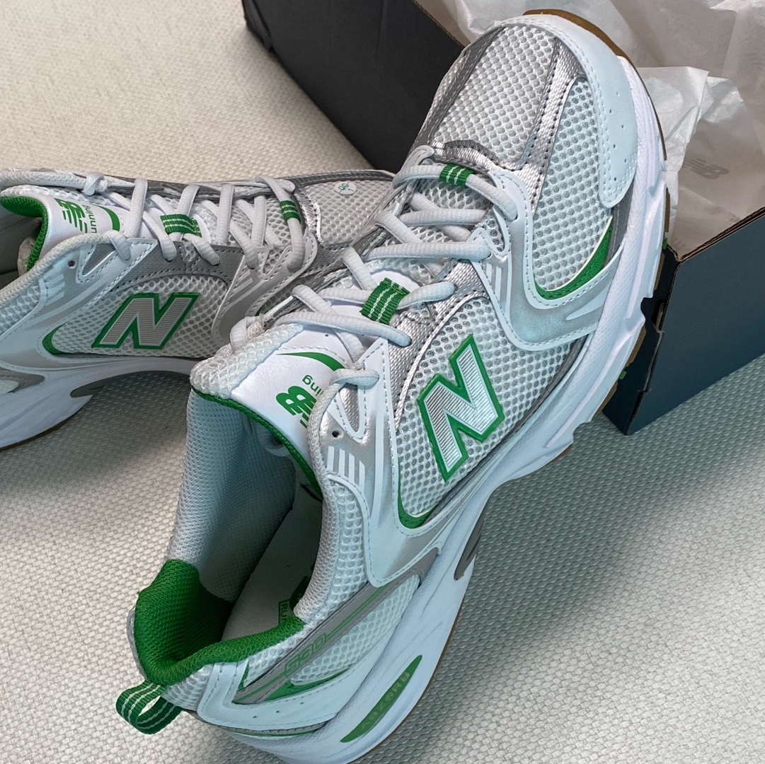 New Balance 530 White Green, New Balance 530 White 착용 스타일 - 2