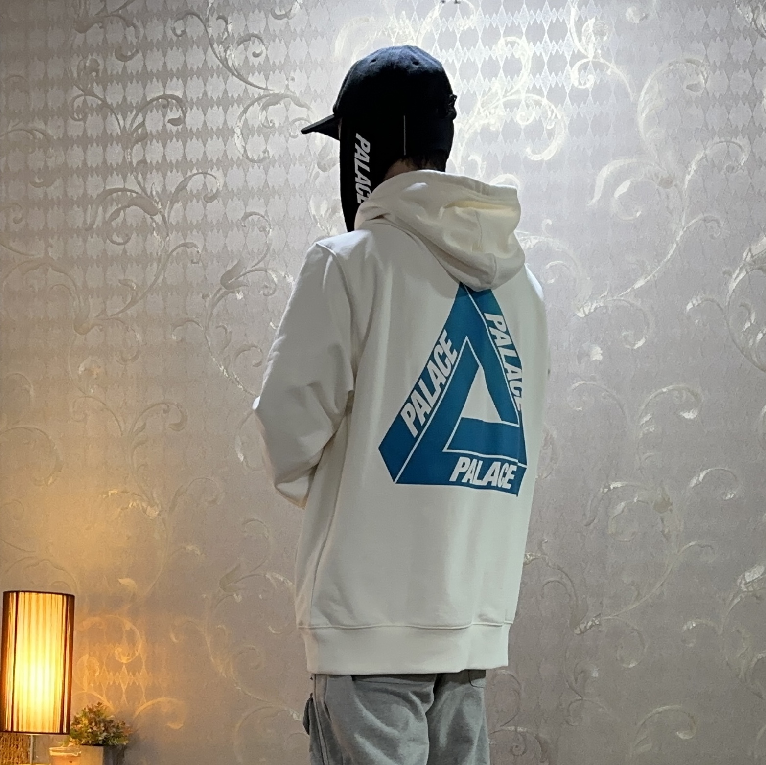 Palace Polartec Warmdome Earflap 5-Panel Black - 23FW, Palace Reacto Tri-Ferg Hood White - 23SS 착용 스타일 - 2