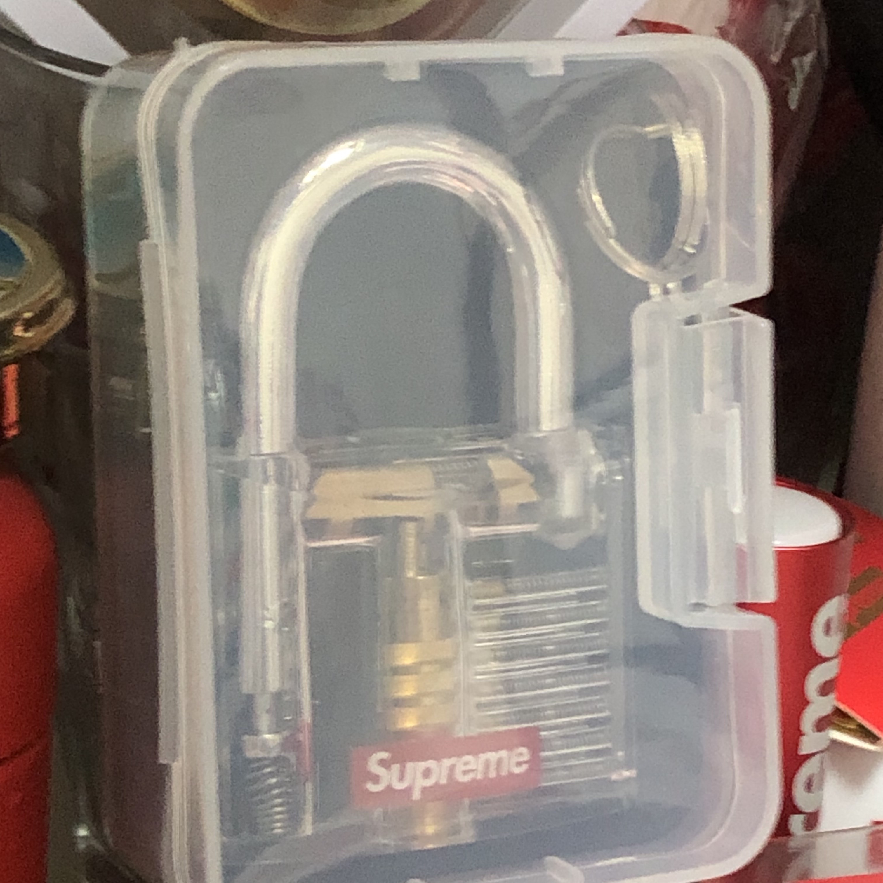 Supreme Transparent Lock - 20SS 착용 스타일